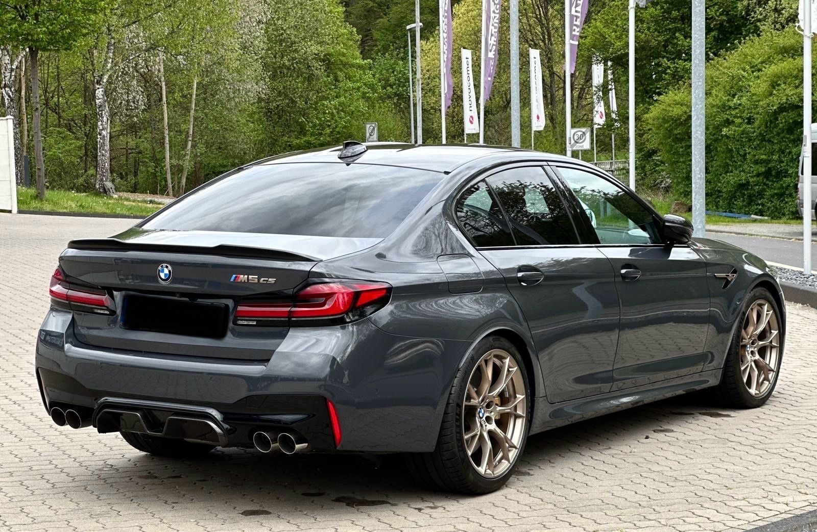 Fahrzeugabbildung BMW M5 CS CARBON CERAMIC 1HAND 75KM NEUWAGEN SAMMLER