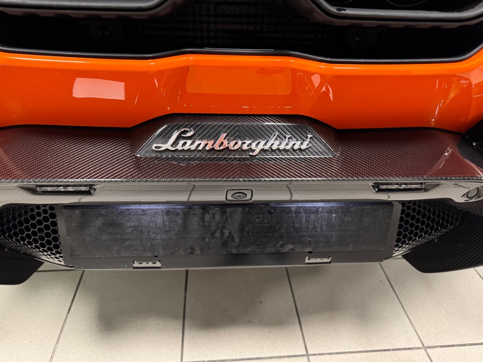 Fahrzeugabbildung Lamborghini REVUELTO ADPERSONAM INT CARBON EXT&INT PR25 FULL
