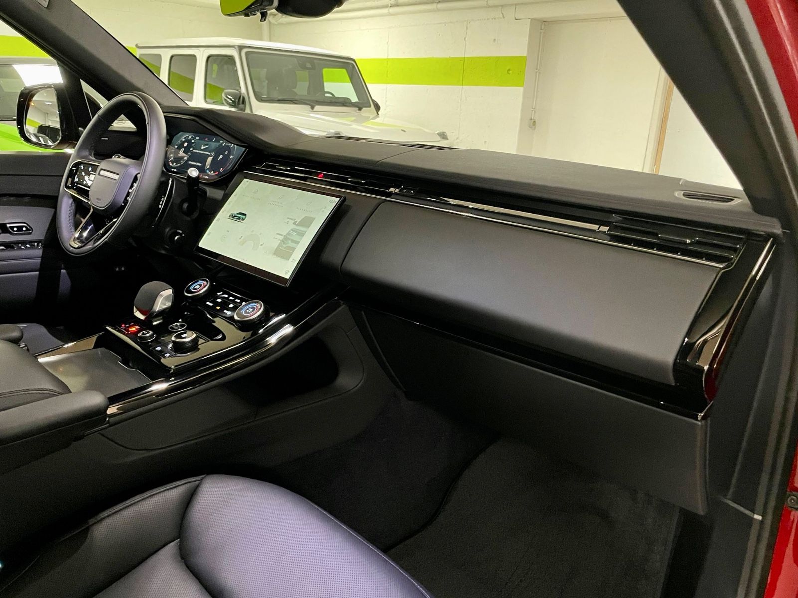 Fahrzeugabbildung Land Rover RR SPORT D300 DYNAMIC SE BLACKPACK PANO PROD22!