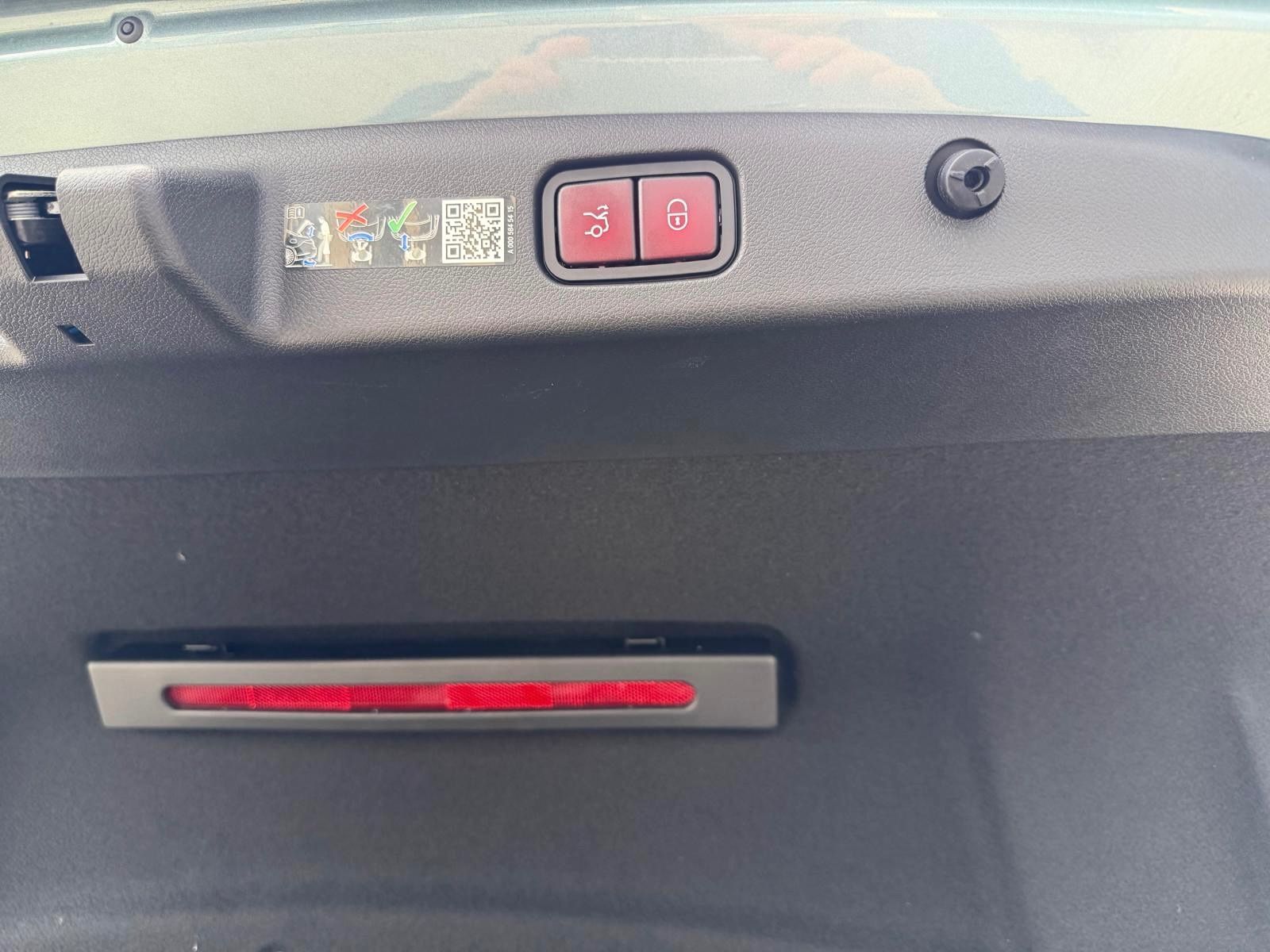 Fahrzeugabbildung Mercedes-Benz E 200 4M AMG LINE EXCLUSIV HYPERSCREEN BURMESTER