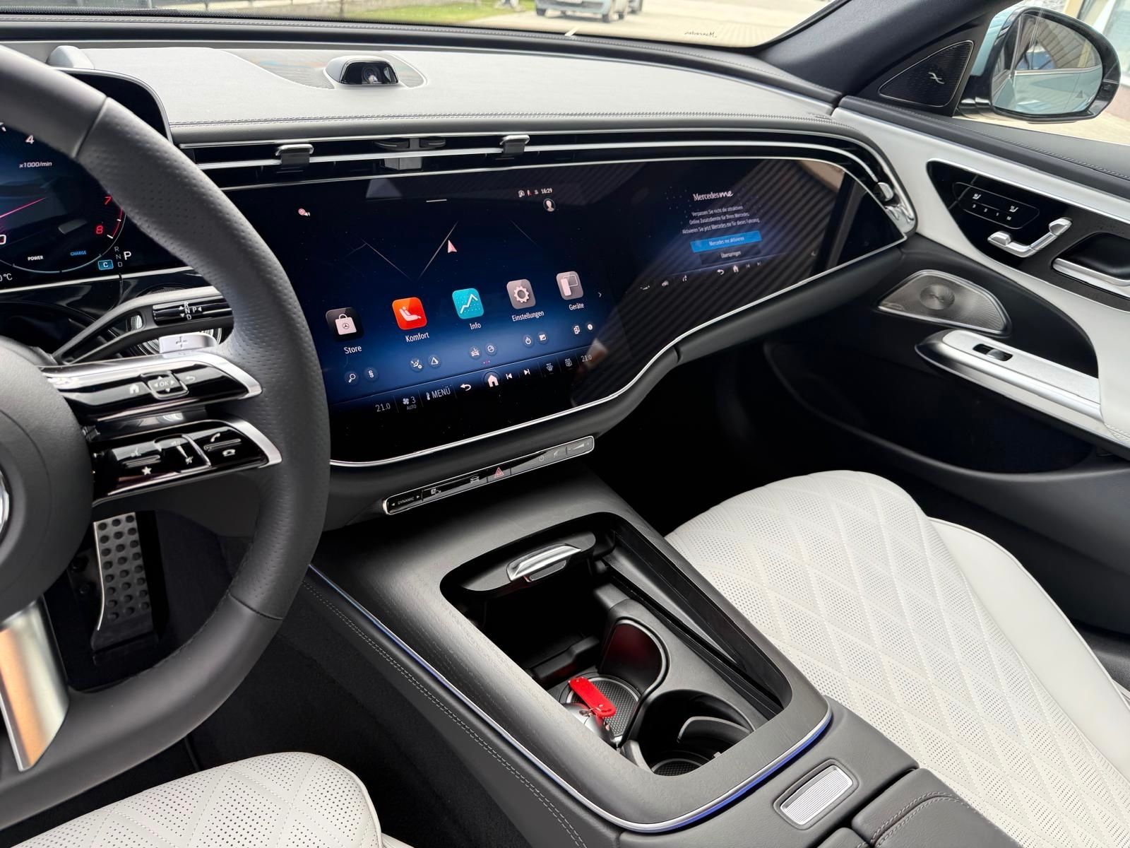 Fahrzeugabbildung Mercedes-Benz E 200 4M AMG LINE EXCLUSIV HYPERSCREEN BURMESTER