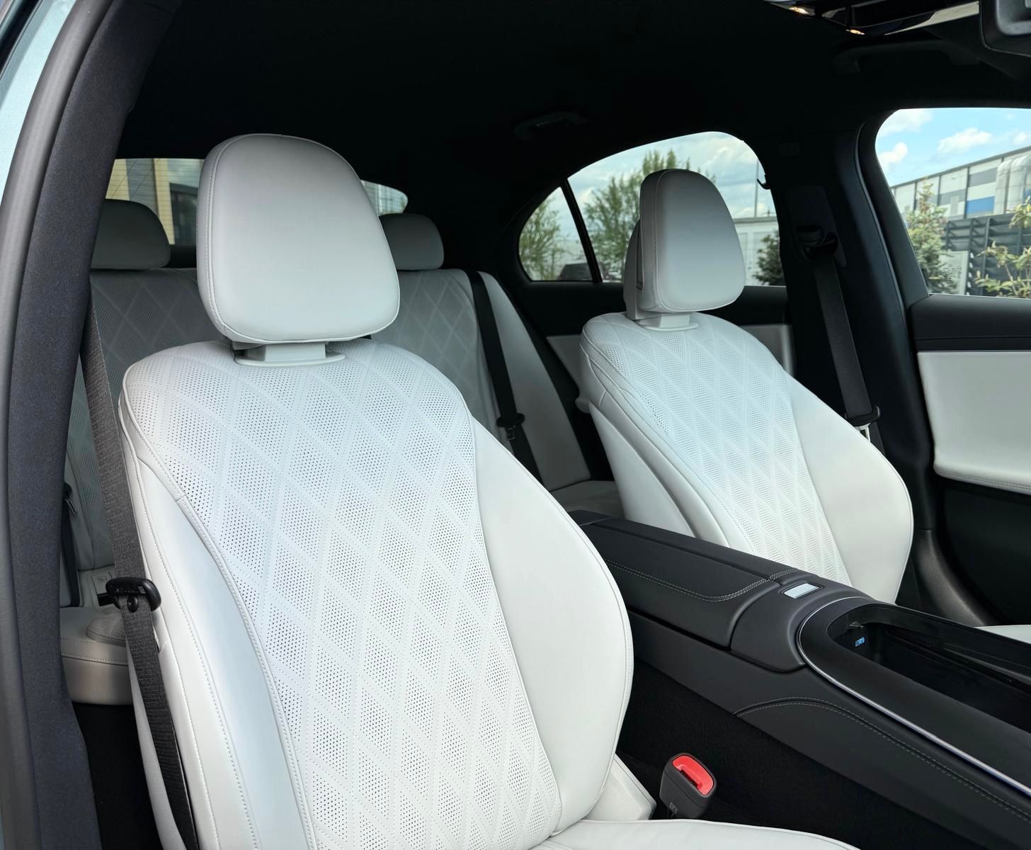 Fahrzeugabbildung Mercedes-Benz E 200 4M AMG LINE EXCLUSIV HYPERSCREEN BURMESTER
