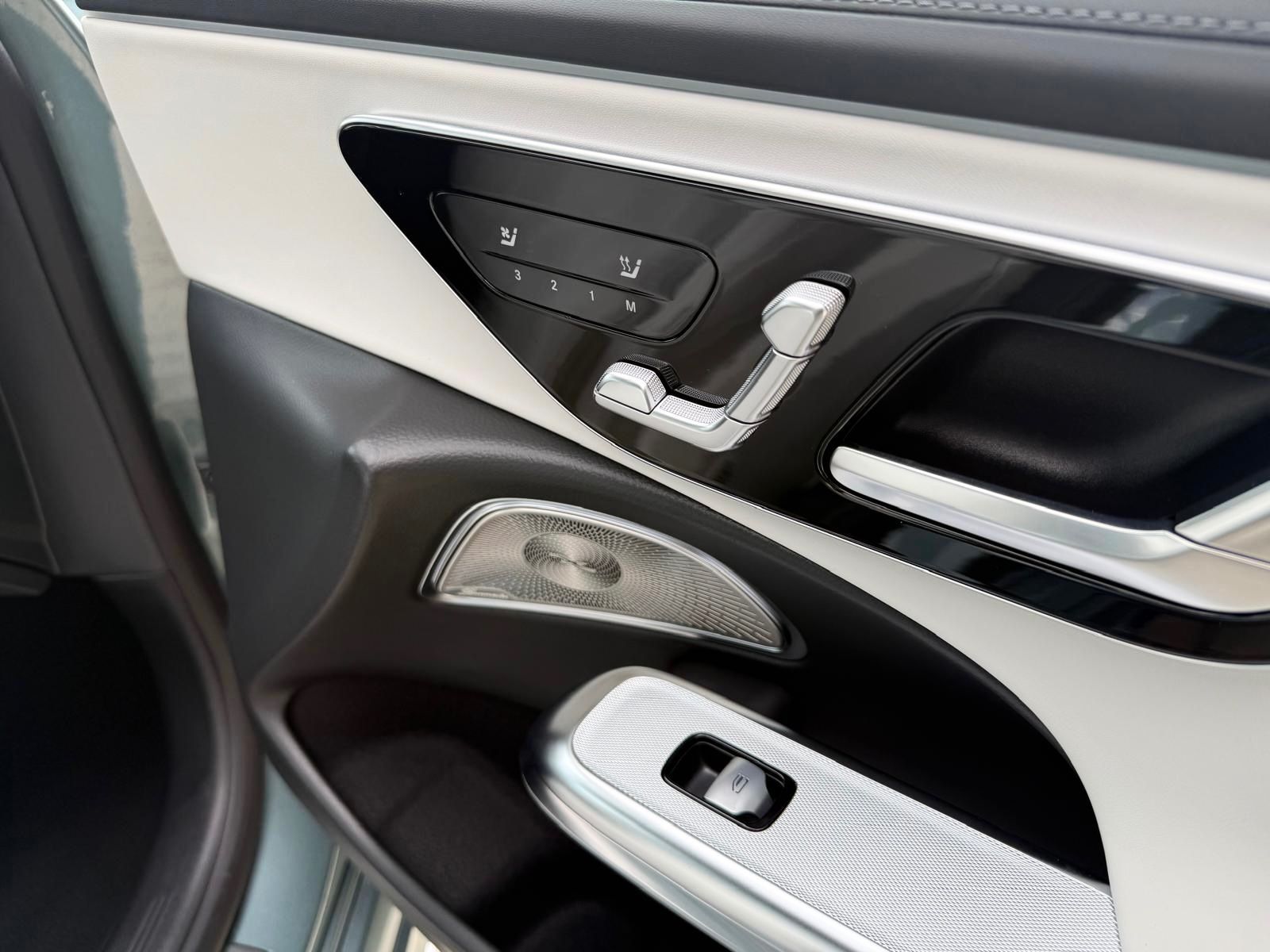 Fahrzeugabbildung Mercedes-Benz E 200 4M AMG LINE EXCLUSIV HYPERSCREEN BURMESTER