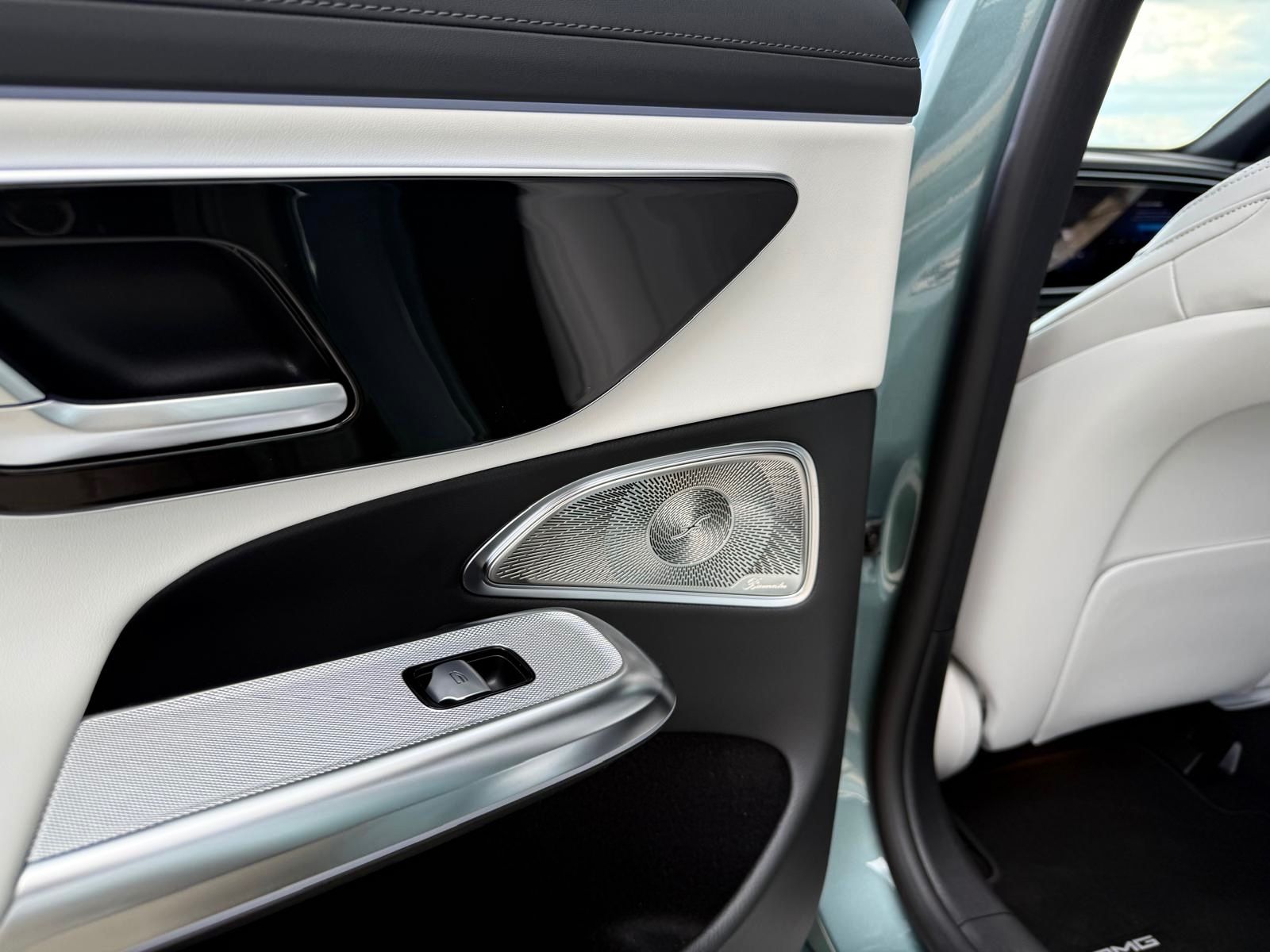 Fahrzeugabbildung Mercedes-Benz E 200 4M AMG LINE EXCLUSIV HYPERSCREEN BURMESTER