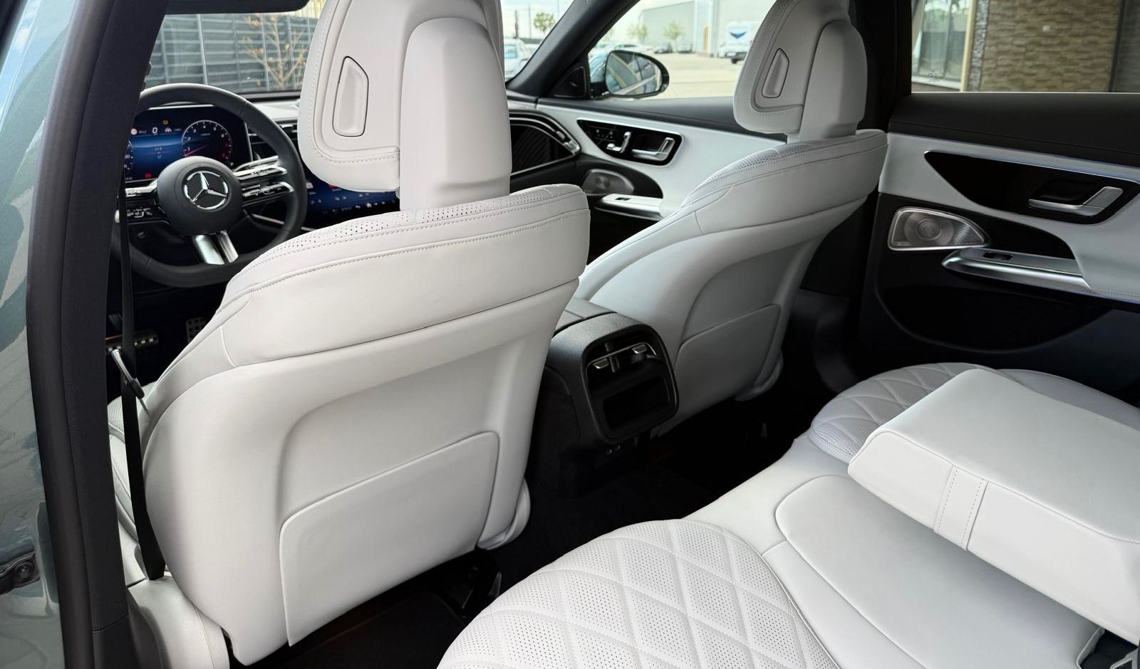 Fahrzeugabbildung Mercedes-Benz E 200 4M AMG LINE EXCLUSIV HYPERSCREEN BURMESTER