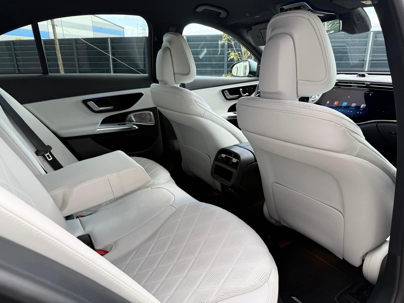 Fahrzeugabbildung Mercedes-Benz E 200 4M AMG LINE EXCLUSIV HYPERSCREEN BURMESTER