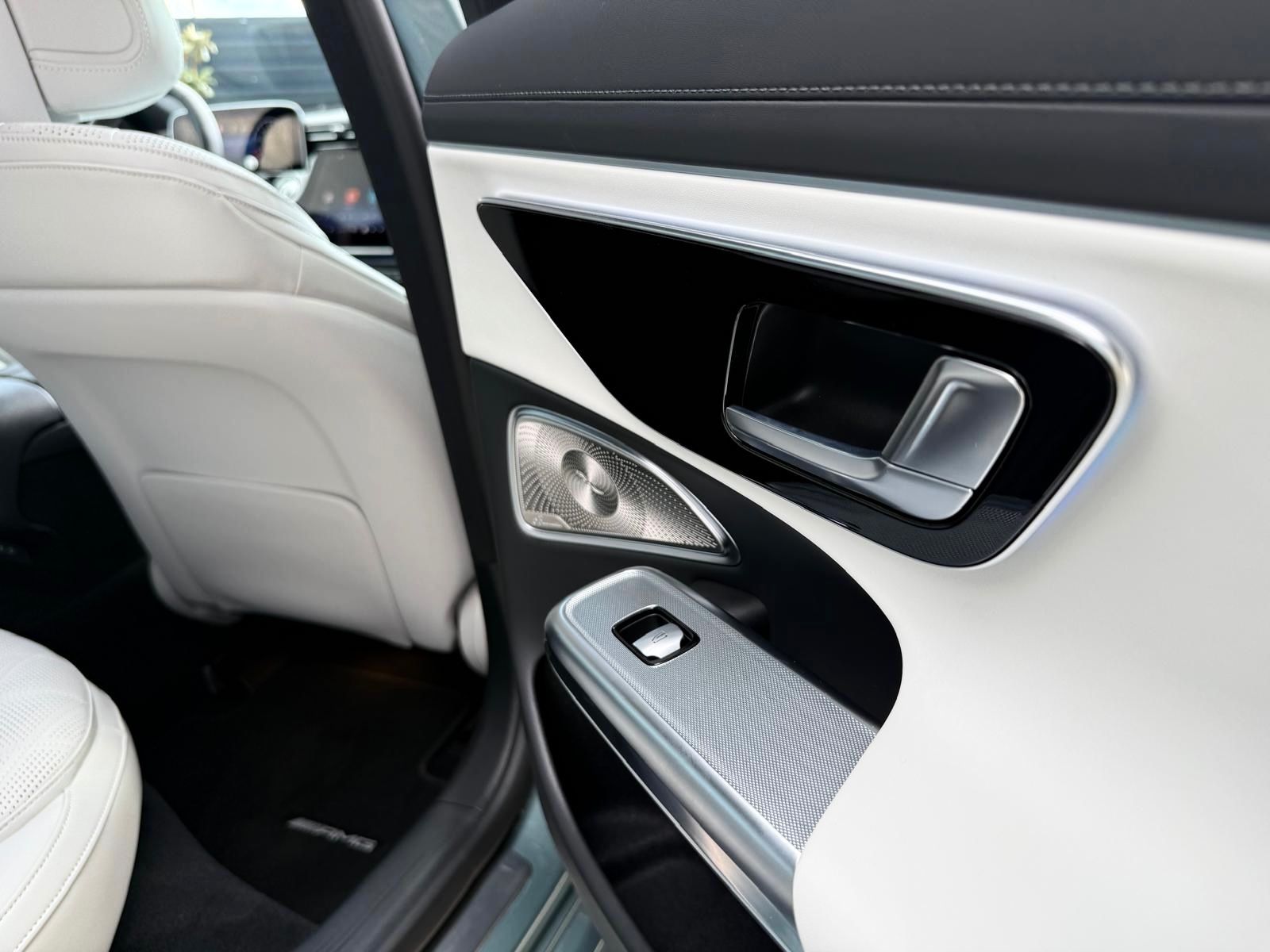 Fahrzeugabbildung Mercedes-Benz E 200 4M AMG LINE EXCLUSIV HYPERSCREEN BURMESTER