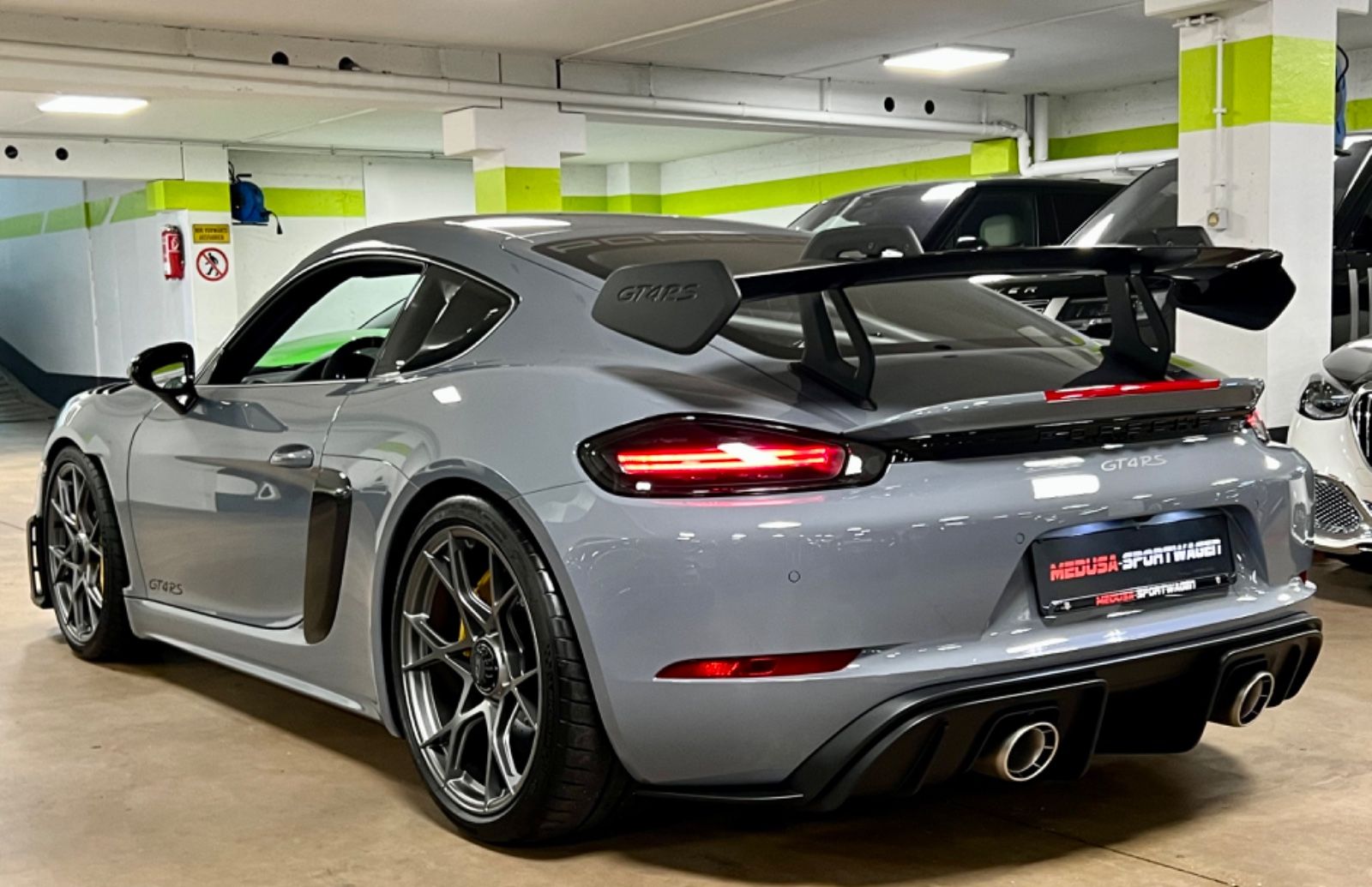 Fahrzeugabbildung Porsche CAYMAN GT4RS WEISSACH CLUBSPORT CERAMIC MY23 NEW