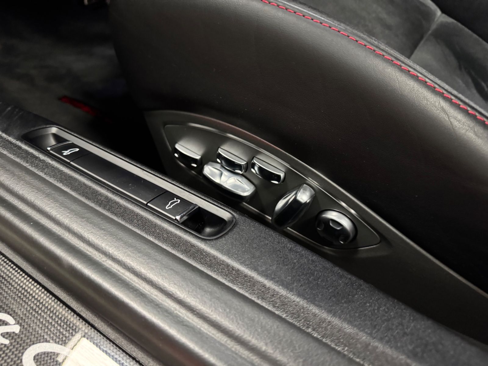 Fahrzeugabbildung Porsche 911 CARRERA GTS FACELIFT SAMMLER NUR 6500KM FULL