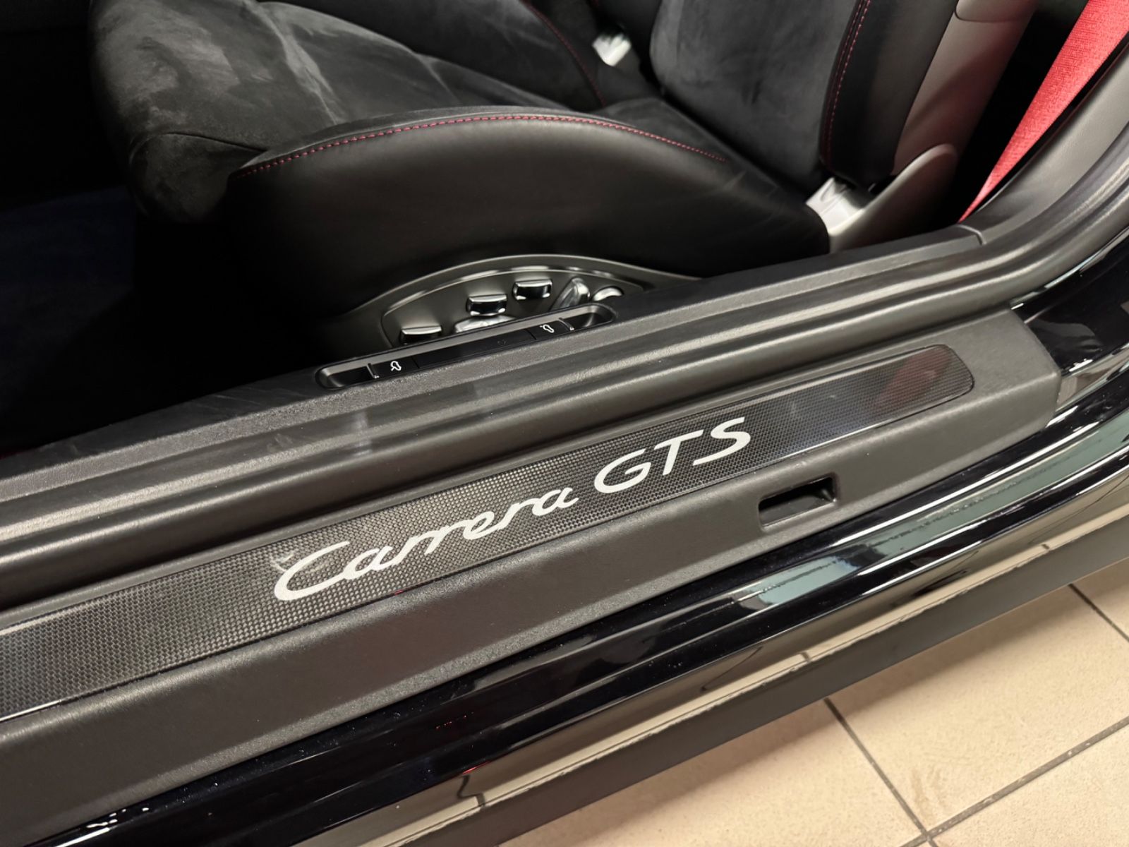 Fahrzeugabbildung Porsche 911 CARRERA GTS FACELIFT SAMMLER NUR 6500KM FULL