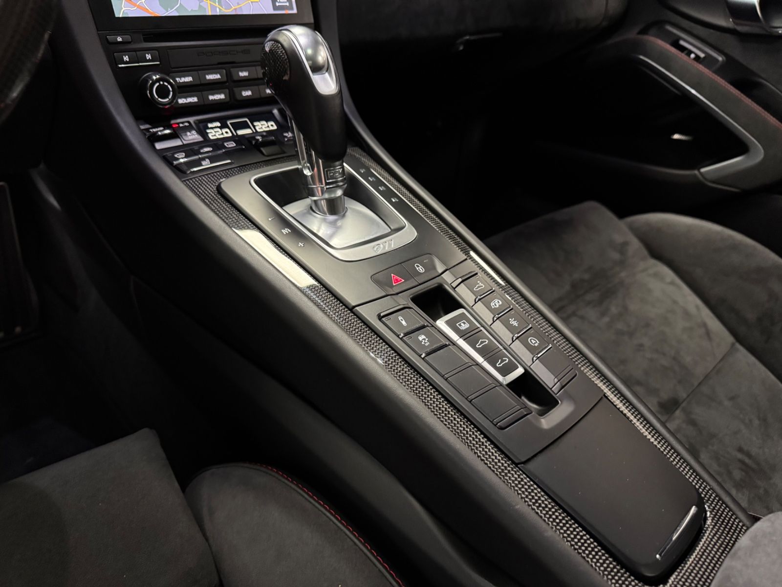 Fahrzeugabbildung Porsche 911 CARRERA GTS FACELIFT SAMMLER NUR 6500KM FULL