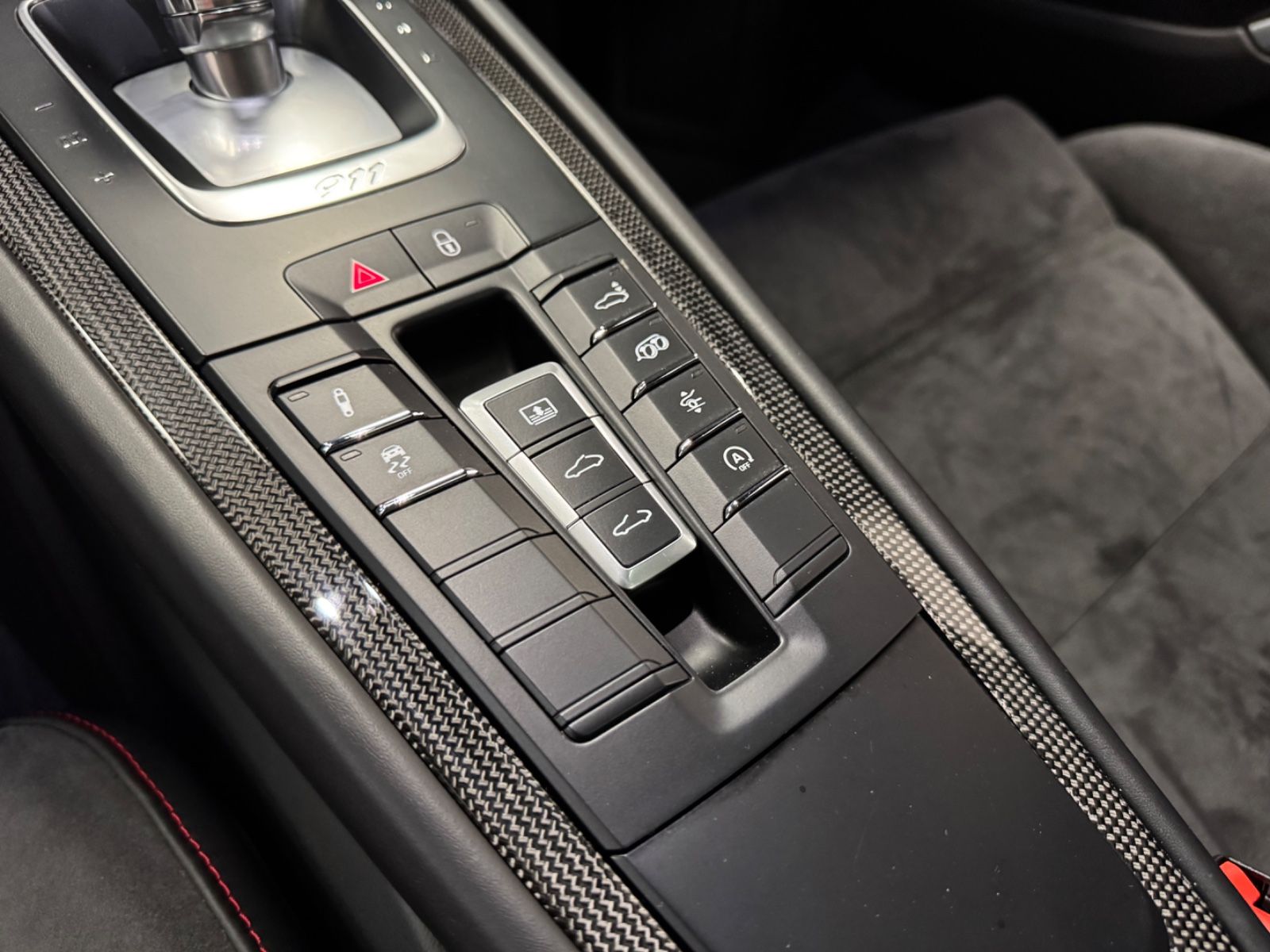 Fahrzeugabbildung Porsche 911 CARRERA GTS FACELIFT SAMMLER NUR 6500KM FULL