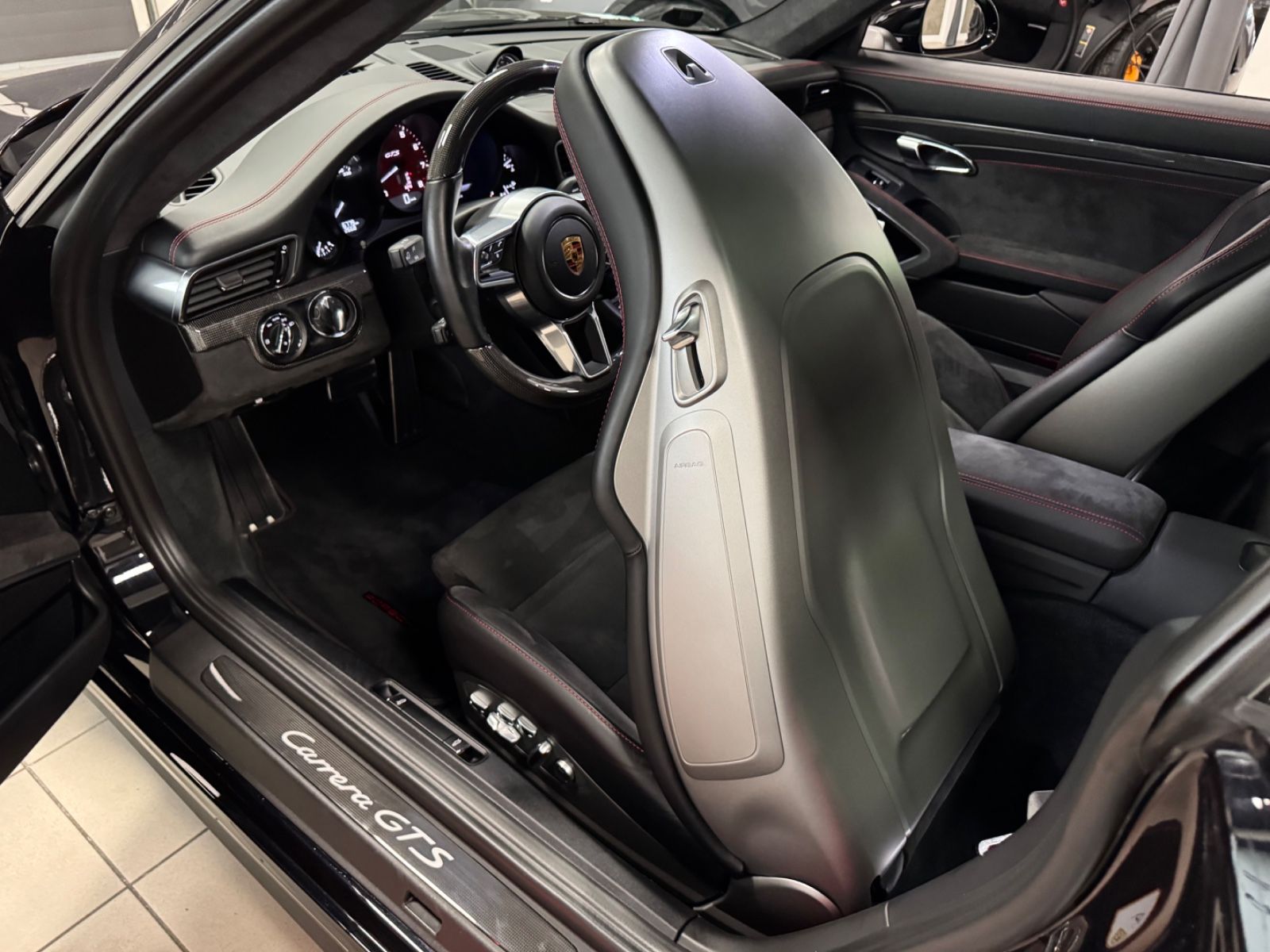 Fahrzeugabbildung Porsche 911 CARRERA GTS FACELIFT SAMMLER NUR 6500KM FULL