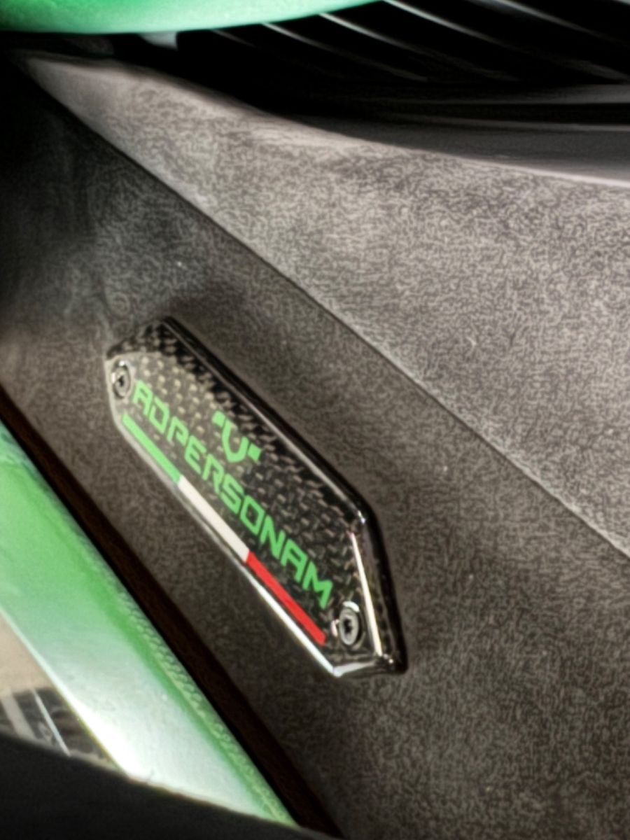 Fahrzeugabbildung Lamborghini AVENTADOR S ROADSTER GREEN EXT&INT CARBON FULLOP