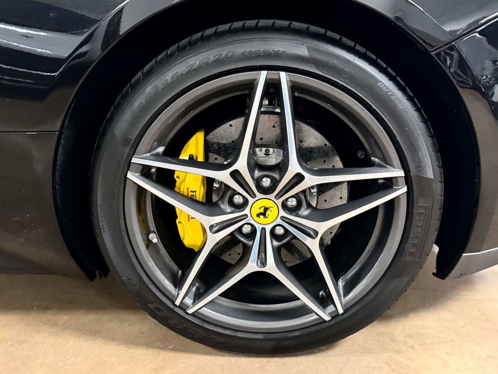 Fahrzeugabbildung Ferrari CALIFORNIA T HANDLING SPECIALE CARBONPACK FULL!