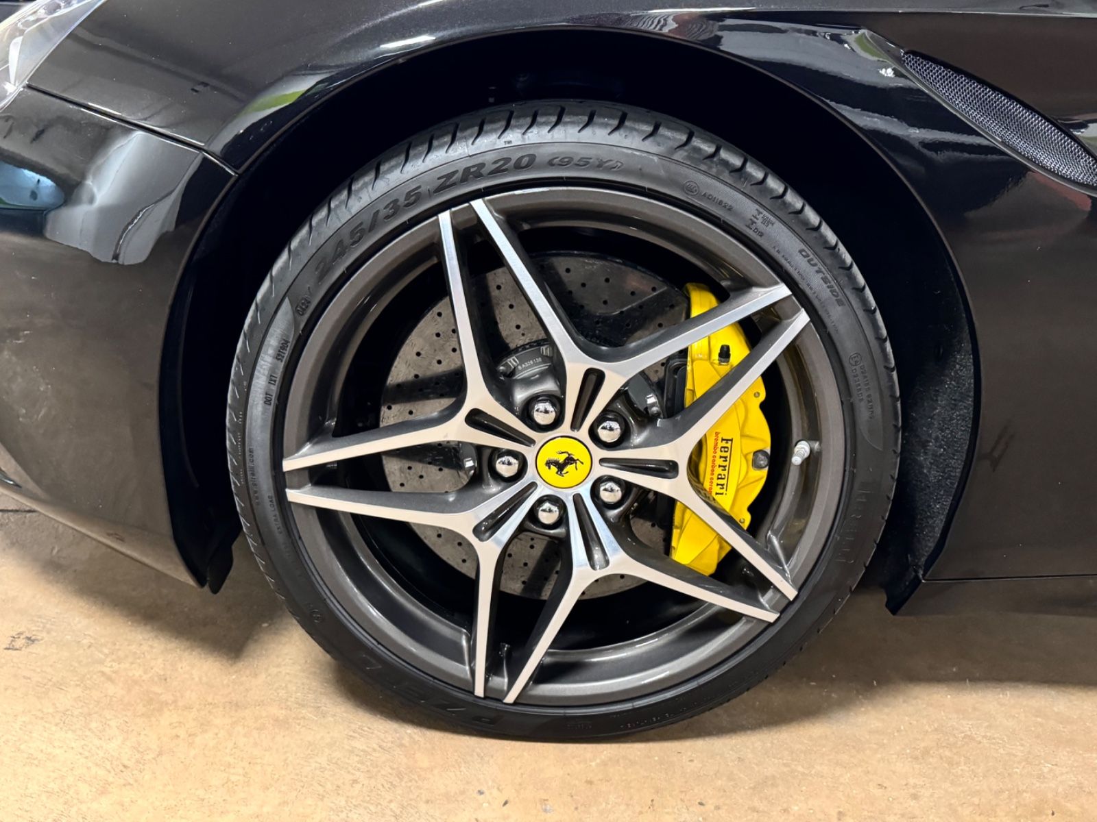 Fahrzeugabbildung Ferrari CALIFORNIA T HANDLING SPECIALE CARBONPACK FULL!