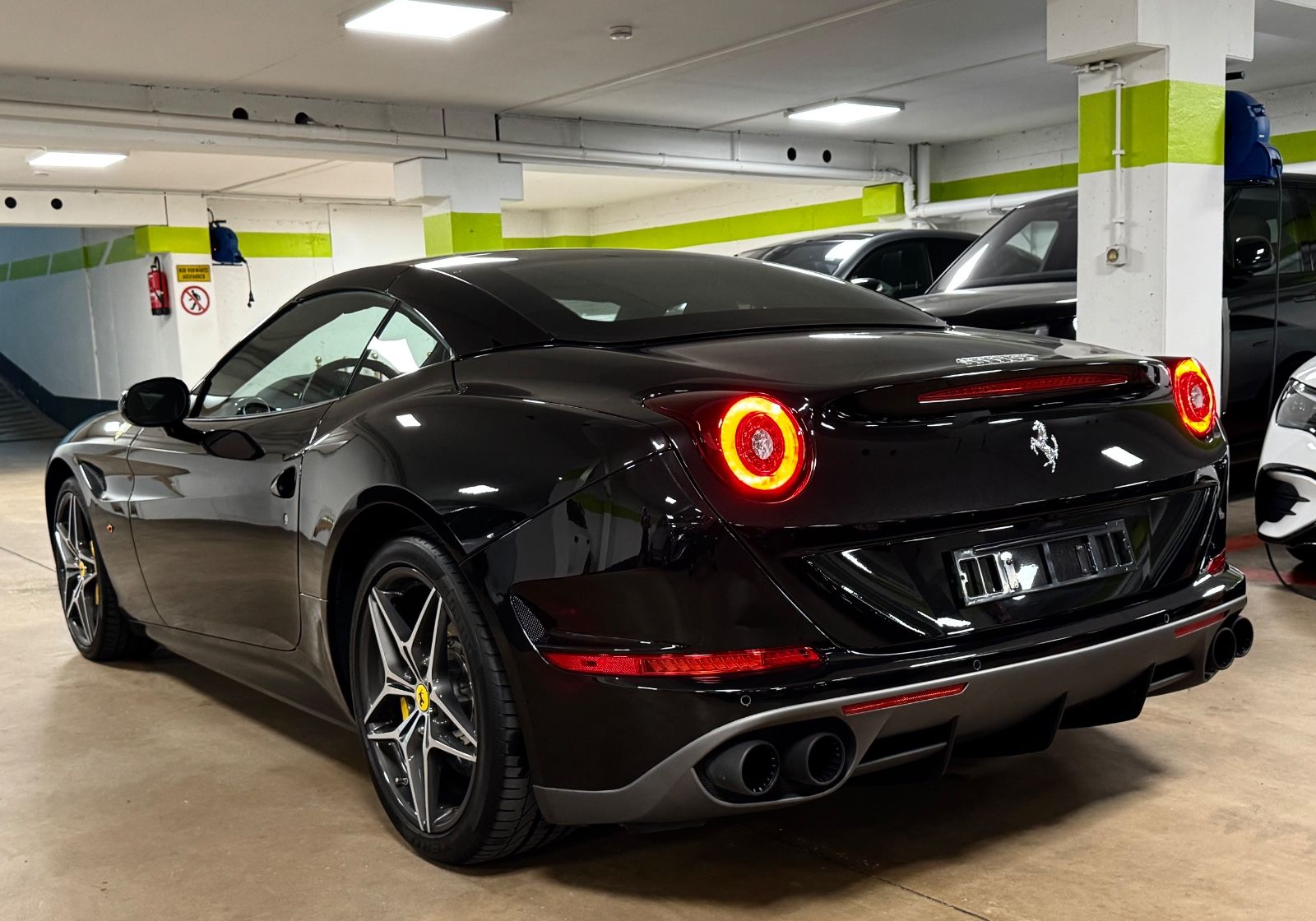 Fahrzeugabbildung Ferrari CALIFORNIA T HANDLING SPECIALE CARBONPACK FULL!