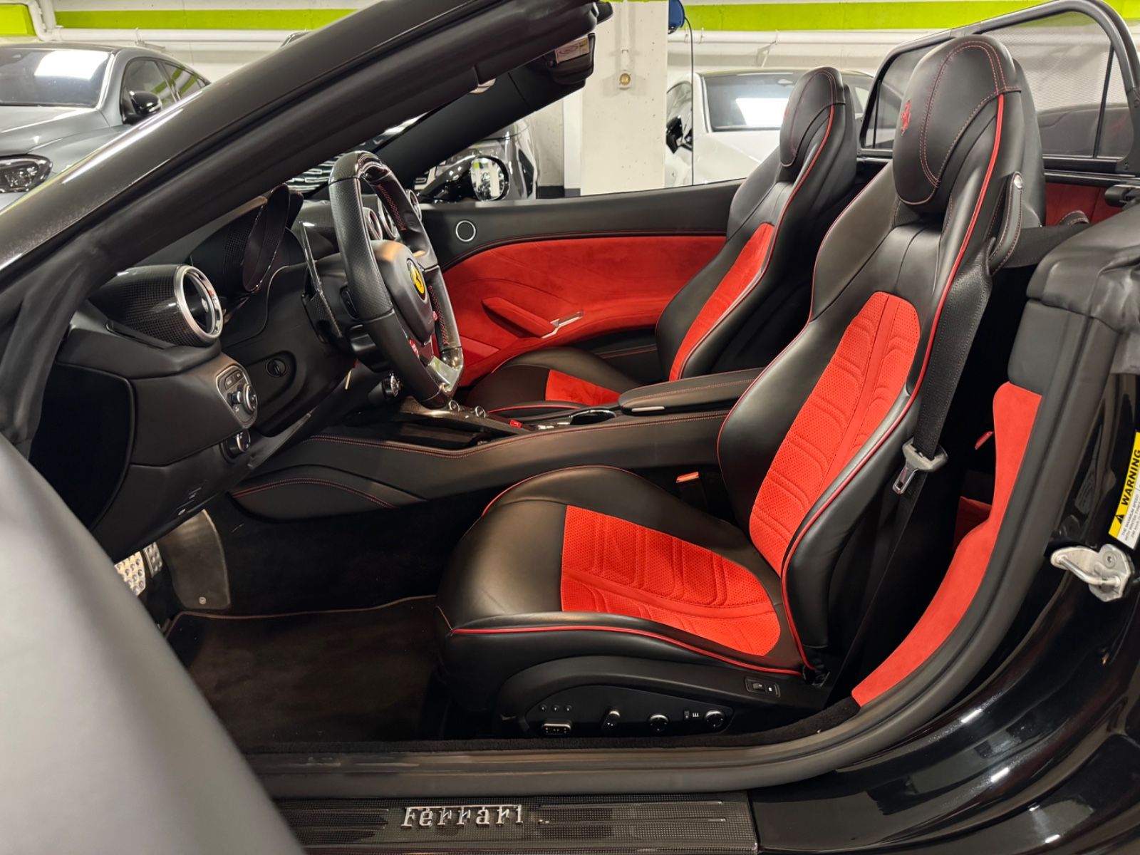 Fahrzeugabbildung Ferrari CALIFORNIA T HANDLING SPECIALE CARBONPACK FULL!