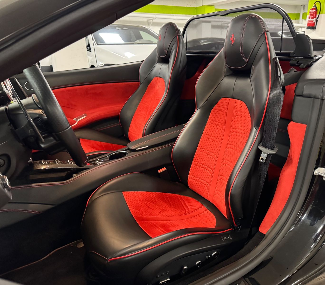 Fahrzeugabbildung Ferrari CALIFORNIA T HANDLING SPECIALE CARBONPACK FULL!