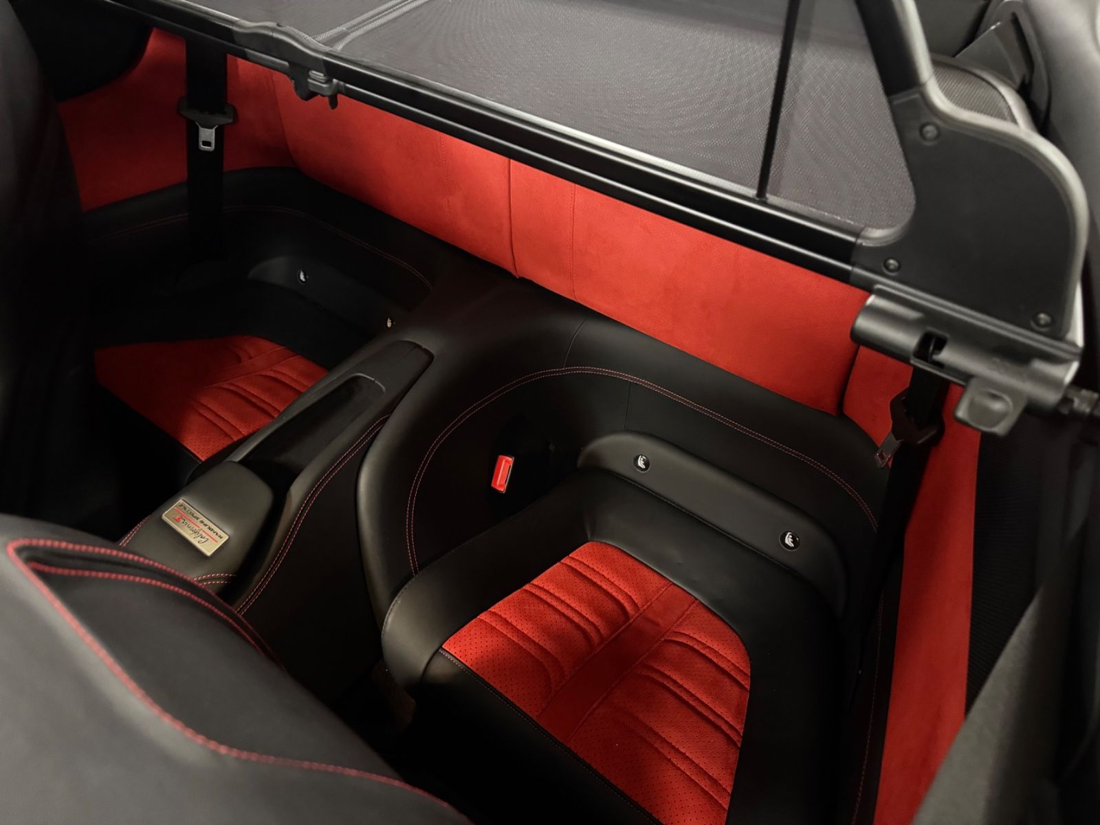 Fahrzeugabbildung Ferrari CALIFORNIA T HANDLING SPECIALE CARBONPACK FULL!