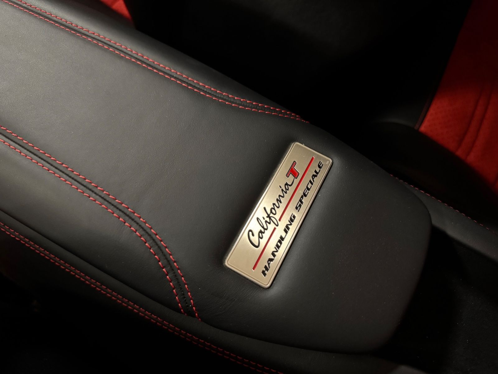 Fahrzeugabbildung Ferrari CALIFORNIA T HANDLING SPECIALE CARBONPACK FULL!