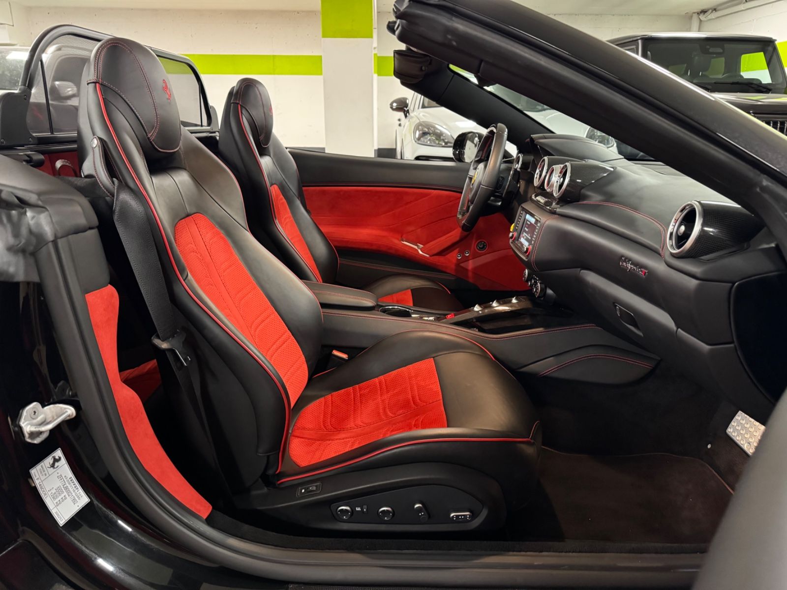 Fahrzeugabbildung Ferrari CALIFORNIA T HANDLING SPECIALE CARBONPACK FULL!