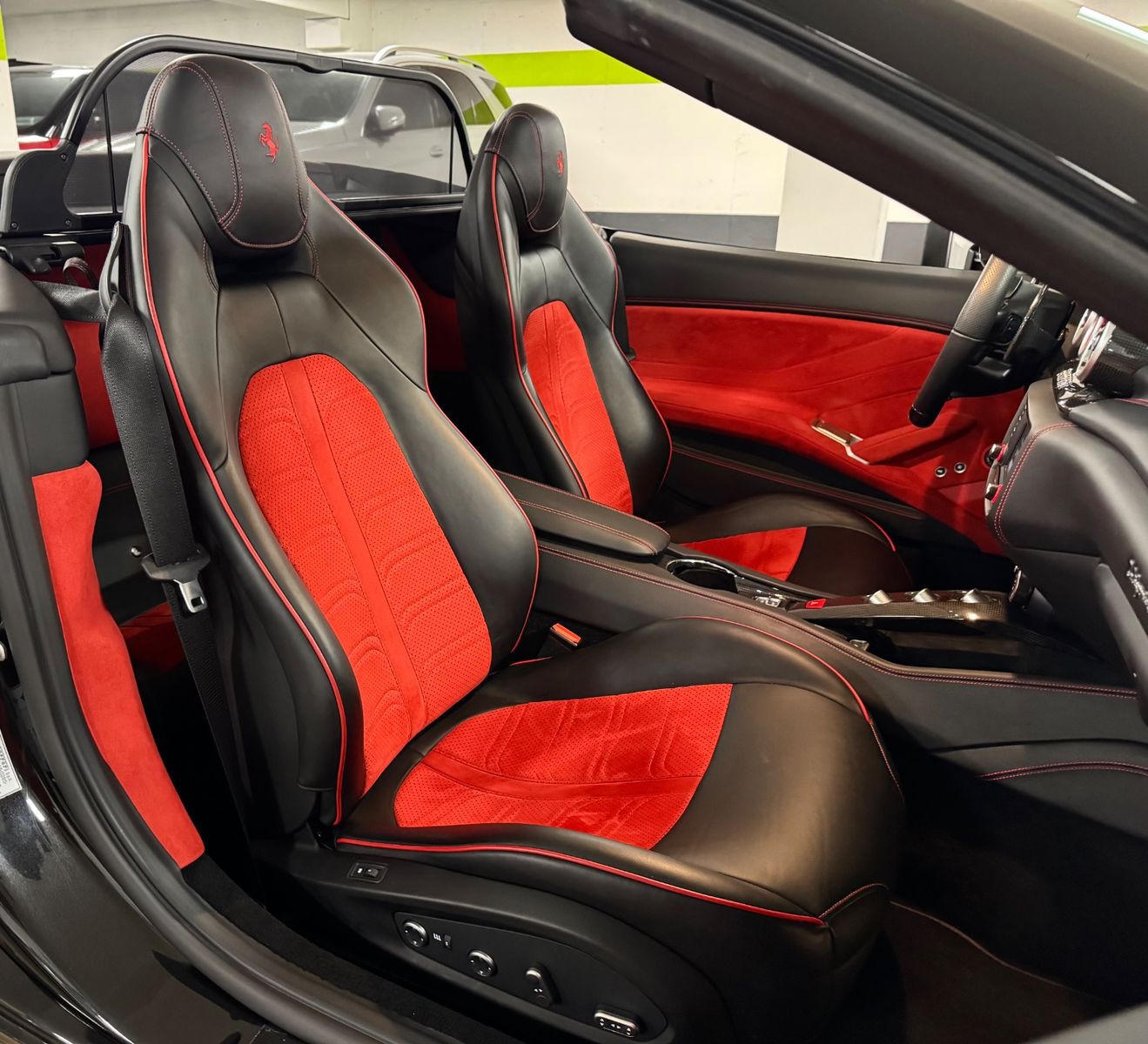 Fahrzeugabbildung Ferrari CALIFORNIA T HANDLING SPECIALE CARBONPACK FULL!