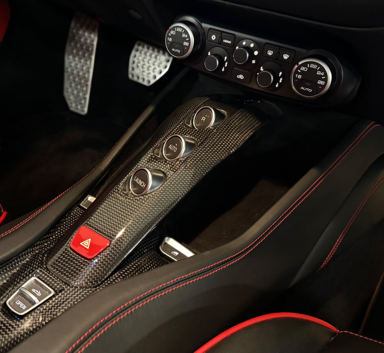 Fahrzeugabbildung Ferrari CALIFORNIA T HANDLING SPECIALE CARBONPACK FULL!