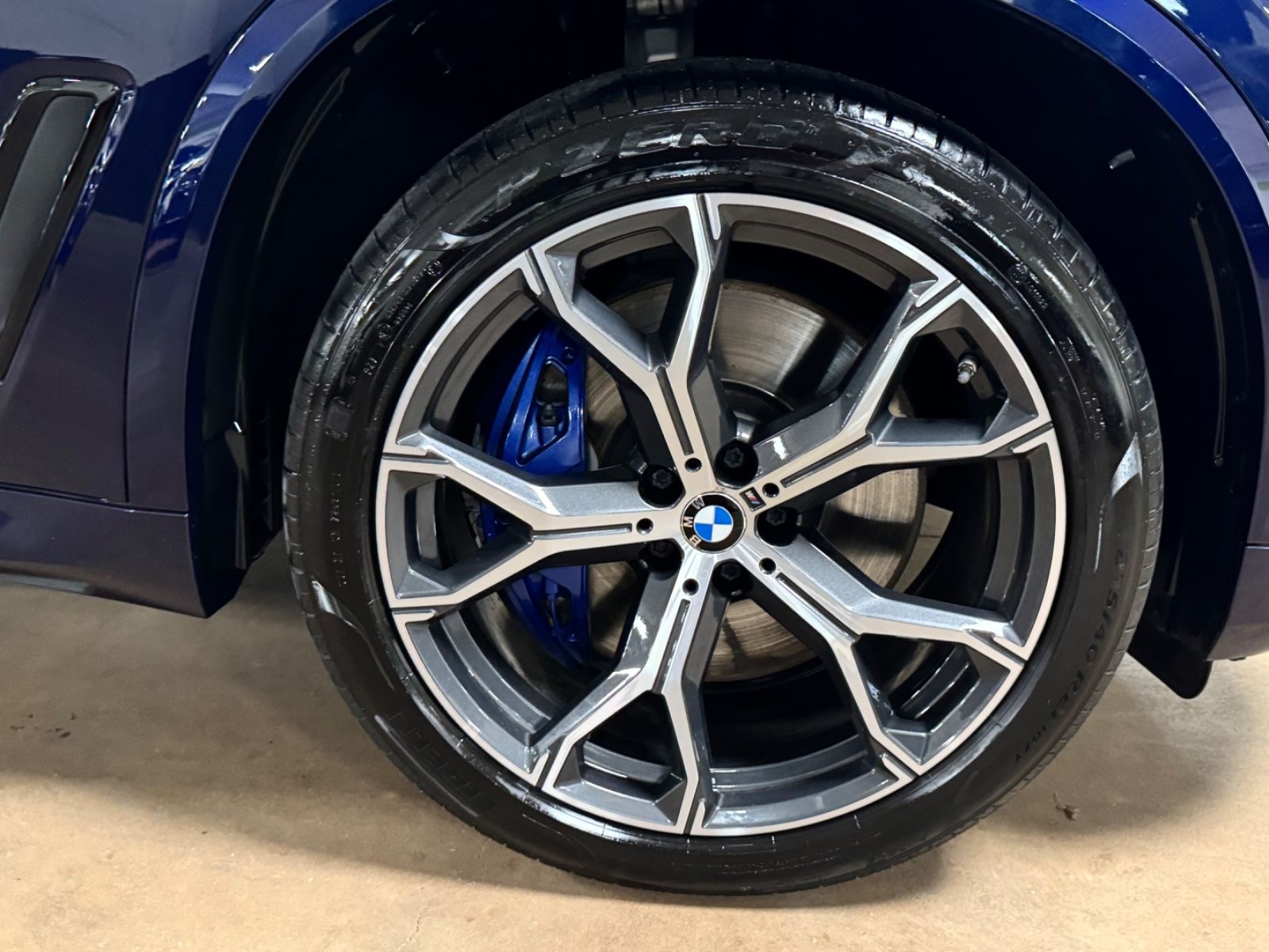 Fahrzeugabbildung BMW X5 M50 i INDIVIDUAL M-SPORT HARMAN KARDON FULL!