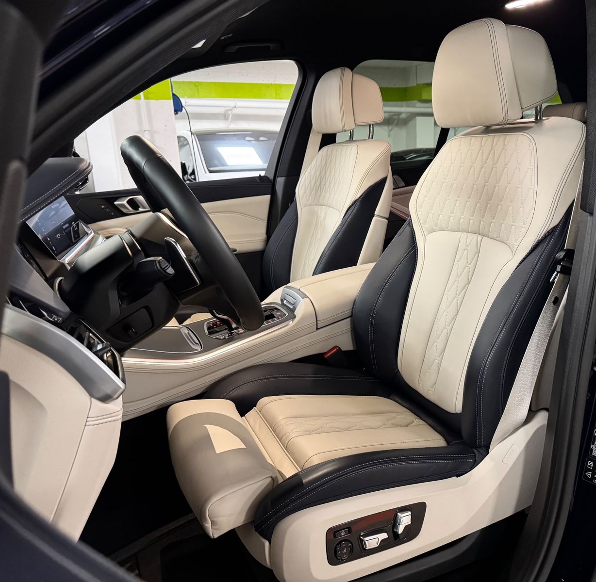 Fahrzeugabbildung BMW X5 M50 i INDIVIDUAL M-SPORT HARMAN KARDON FULL!