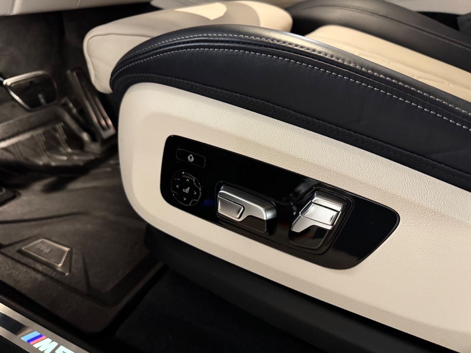 Fahrzeugabbildung BMW X5 M50 i INDIVIDUAL M-SPORT HARMAN KARDON FULL!