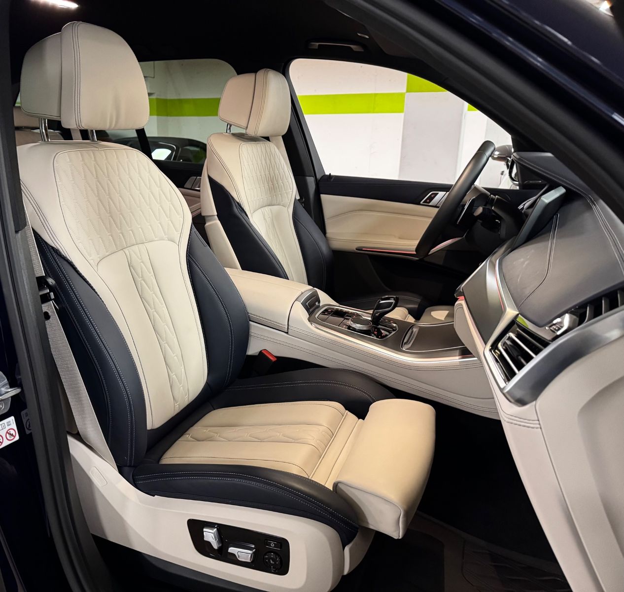 Fahrzeugabbildung BMW X5 M50 i INDIVIDUAL M-SPORT HARMAN KARDON FULL!