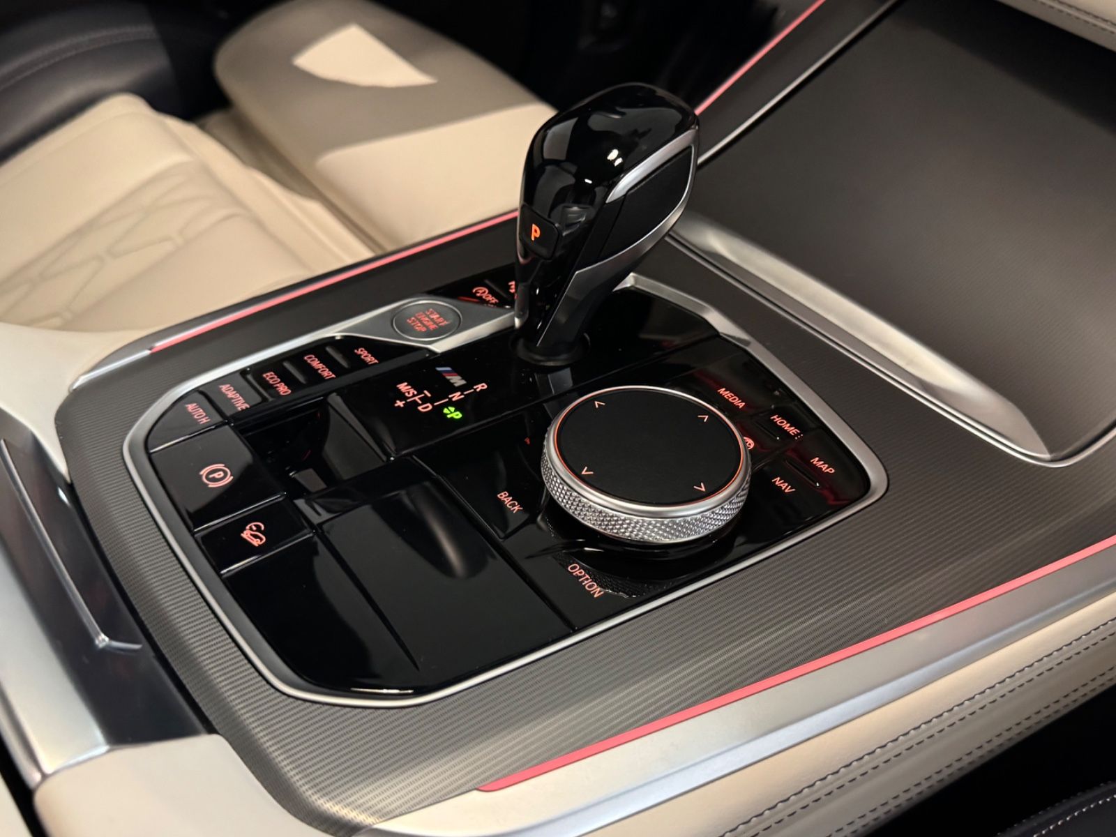 Fahrzeugabbildung BMW X5 M50 i INDIVIDUAL M-SPORT HARMAN KARDON FULL!
