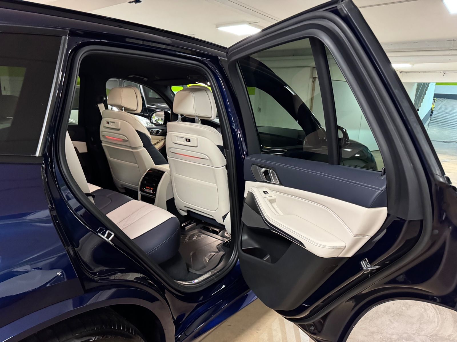 Fahrzeugabbildung BMW X5 M50 i INDIVIDUAL M-SPORT HARMAN KARDON FULL!