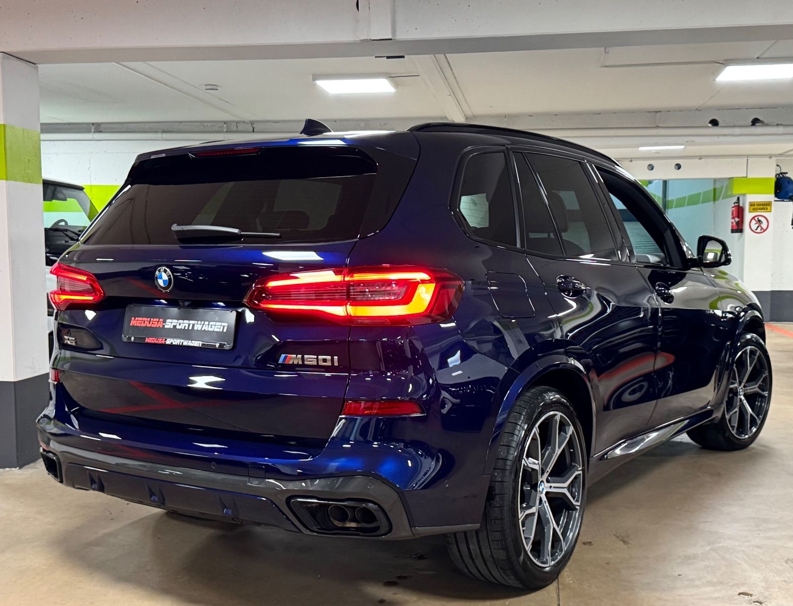 Fahrzeugabbildung BMW X5 M50 i INDIVIDUAL M-SPORT HARMAN KARDON FULL!
