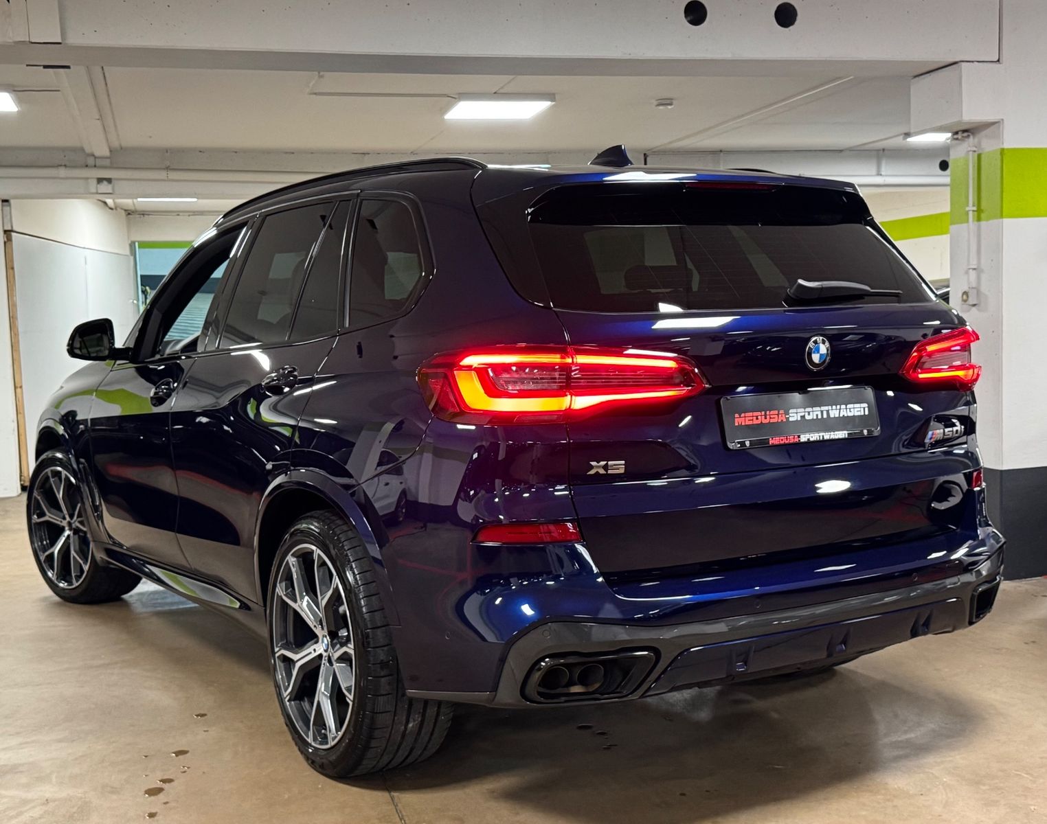 Fahrzeugabbildung BMW X5 M50 i INDIVIDUAL M-SPORT HARMAN KARDON FULL!
