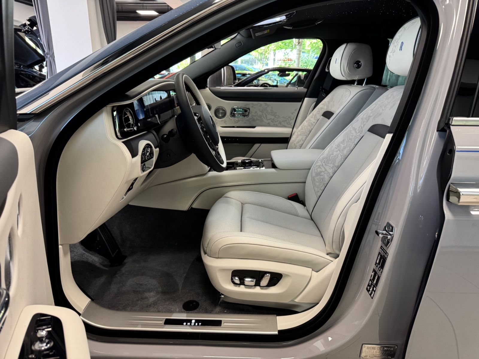 Fahrzeugabbildung Rolls-Royce GHOST II FACELIFT EXCLUSIV DUO-TON 4SEAT 25 FULL