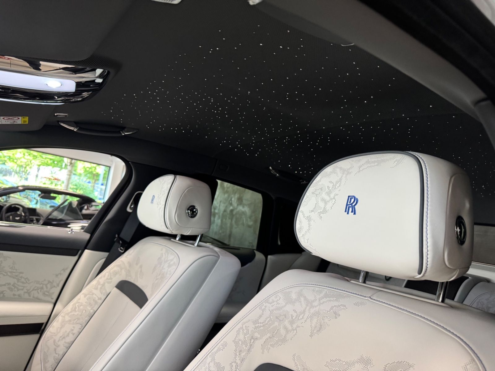 Fahrzeugabbildung Rolls-Royce GHOST II FACELIFT EXCLUSIV DUO-TON 4SEAT 25 FULL