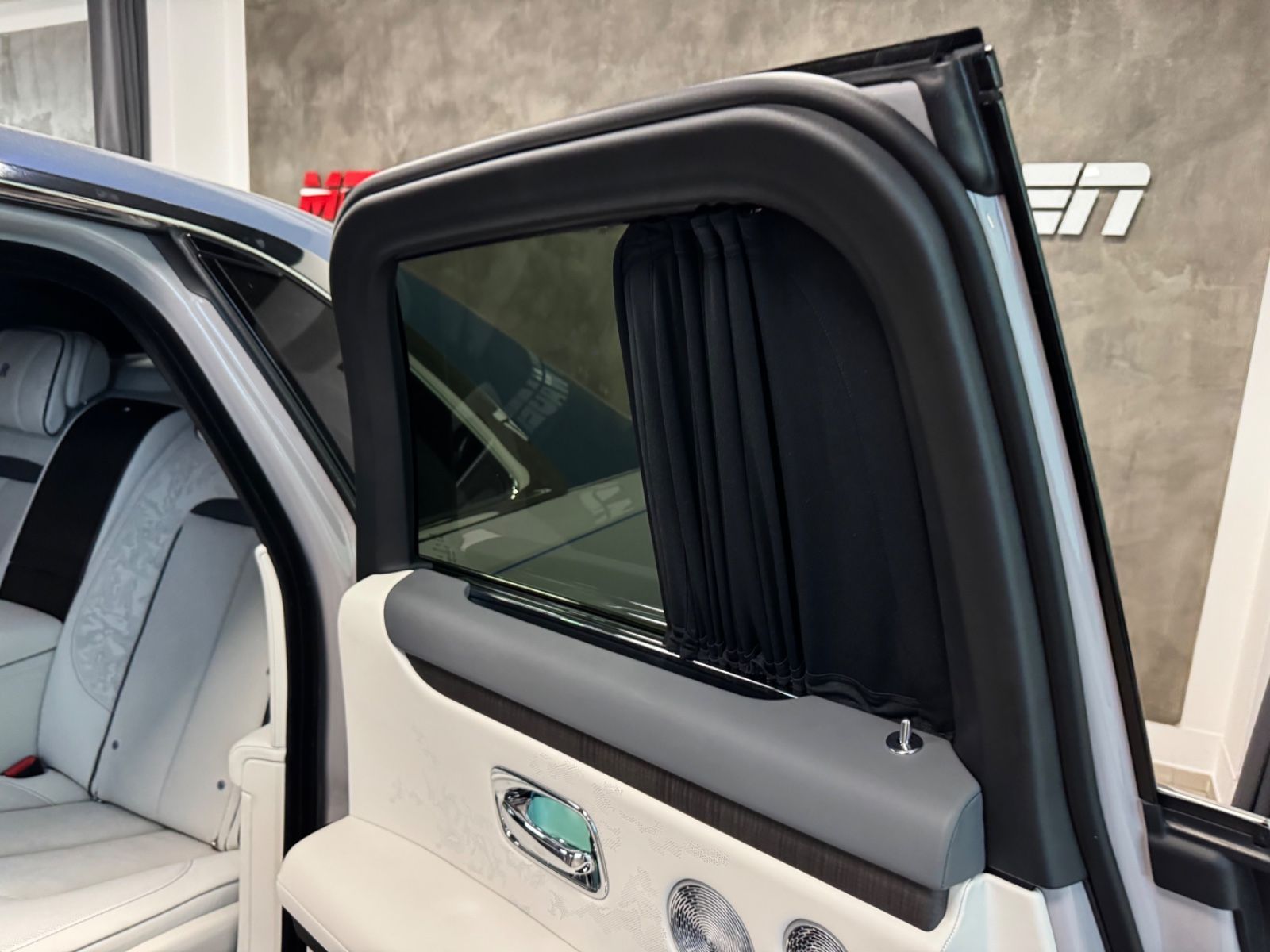 Fahrzeugabbildung Rolls-Royce GHOST II FACELIFT EXCLUSIV DUO-TON 4SEAT 25 FULL