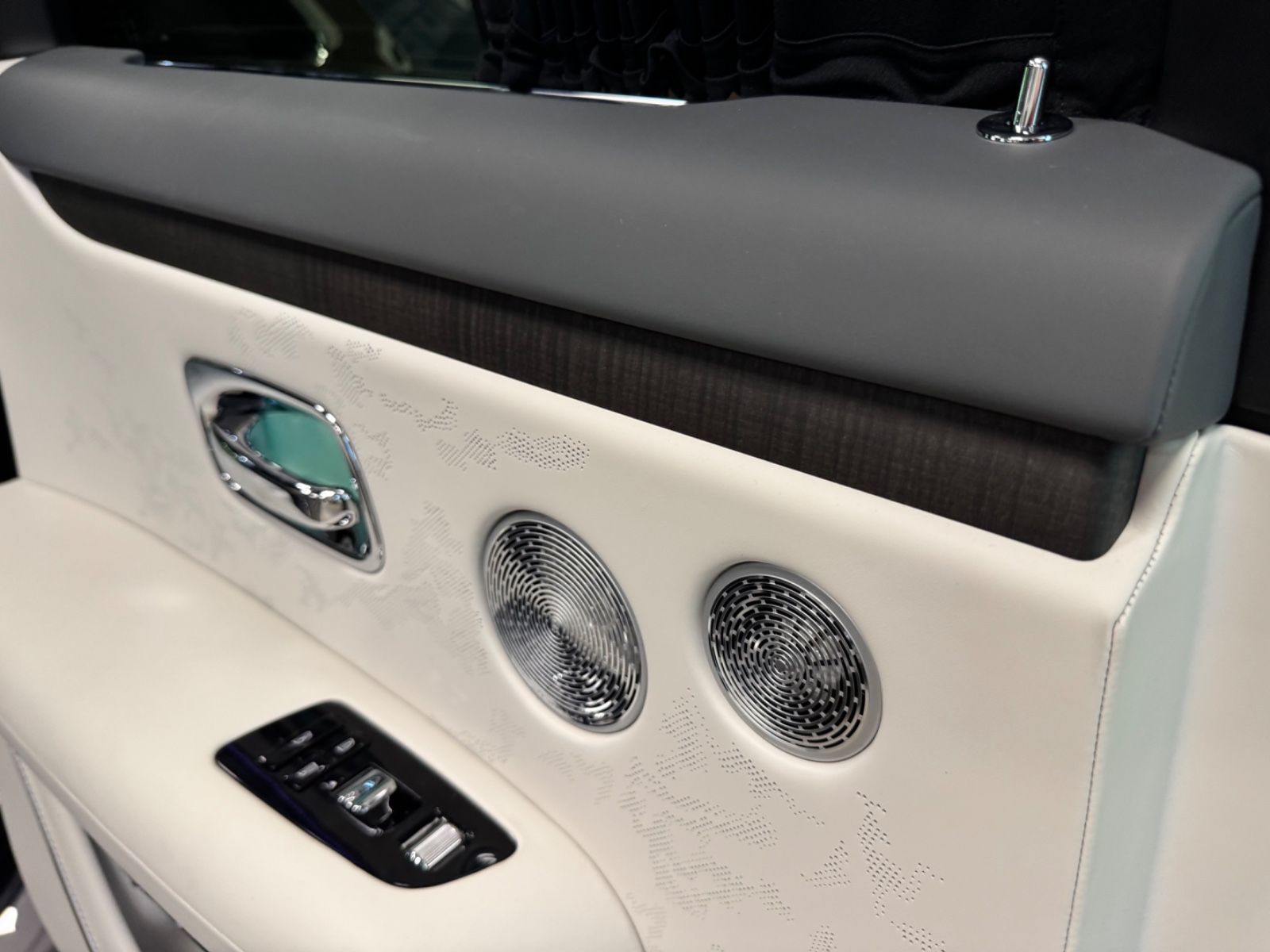Fahrzeugabbildung Rolls-Royce GHOST II FACELIFT EXCLUSIV DUO-TON 4SEAT 25 FULL