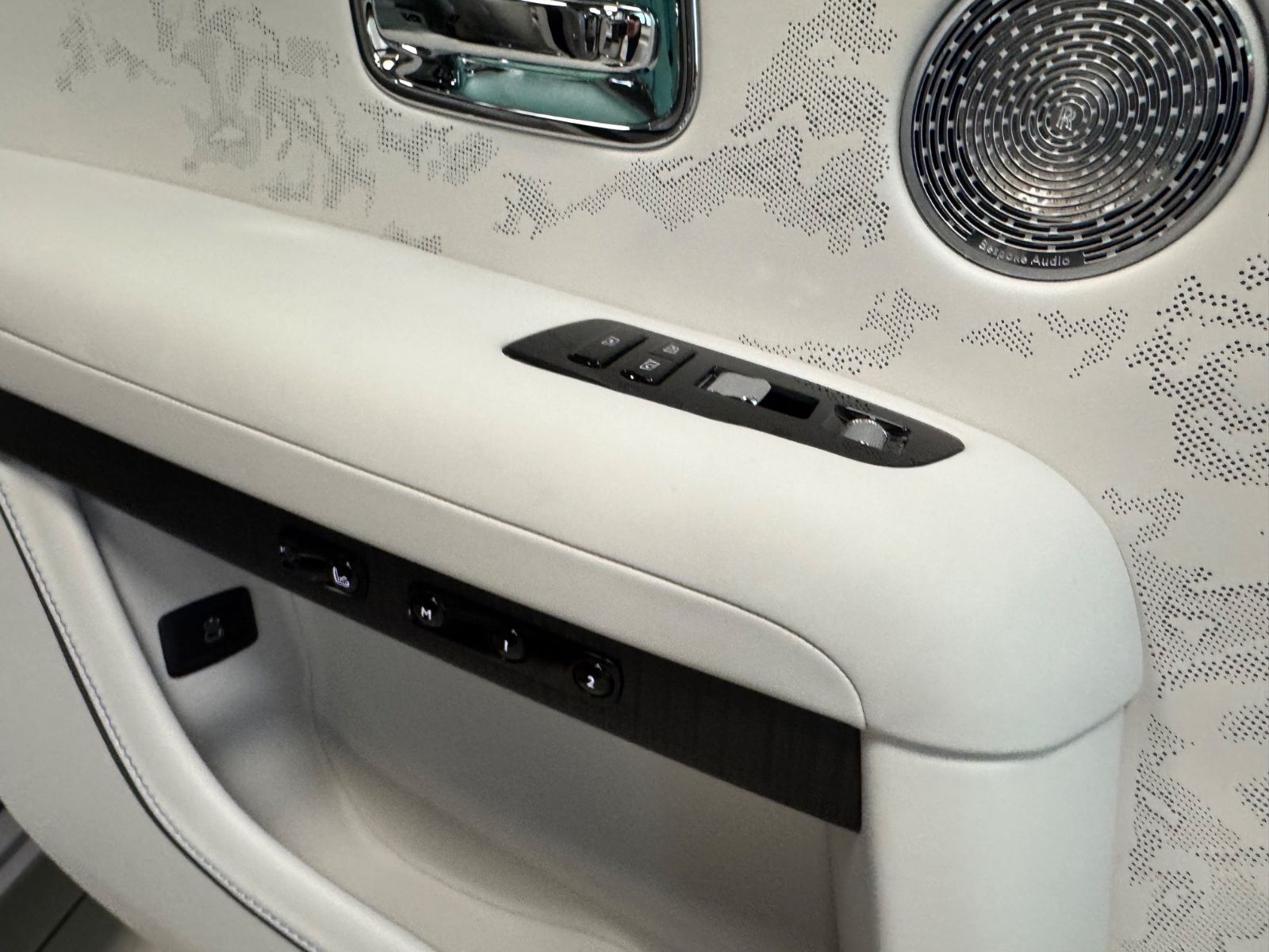 Fahrzeugabbildung Rolls-Royce GHOST II FACELIFT EXCLUSIV DUO-TON 4SEAT 25 FULL