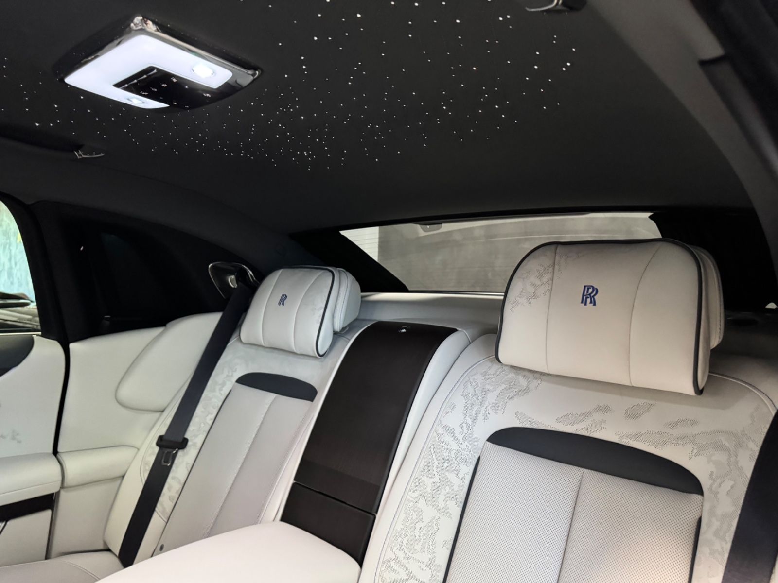 Fahrzeugabbildung Rolls-Royce GHOST II FACELIFT EXCLUSIV DUO-TON 4SEAT 25 FULL