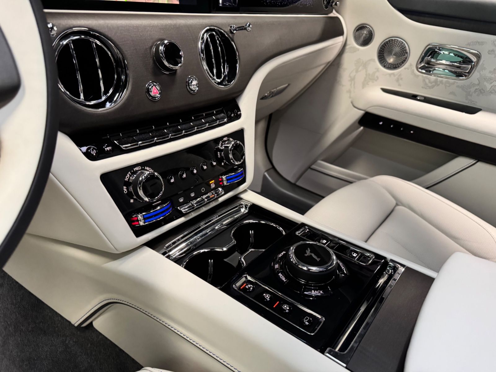 Fahrzeugabbildung Rolls-Royce GHOST II FACELIFT EXCLUSIV DUO-TON 4SEAT 25 FULL