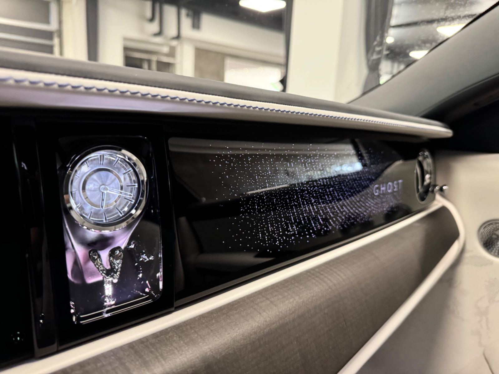 Fahrzeugabbildung Rolls-Royce GHOST II FACELIFT EXCLUSIV DUO-TON 4SEAT 25 FULL