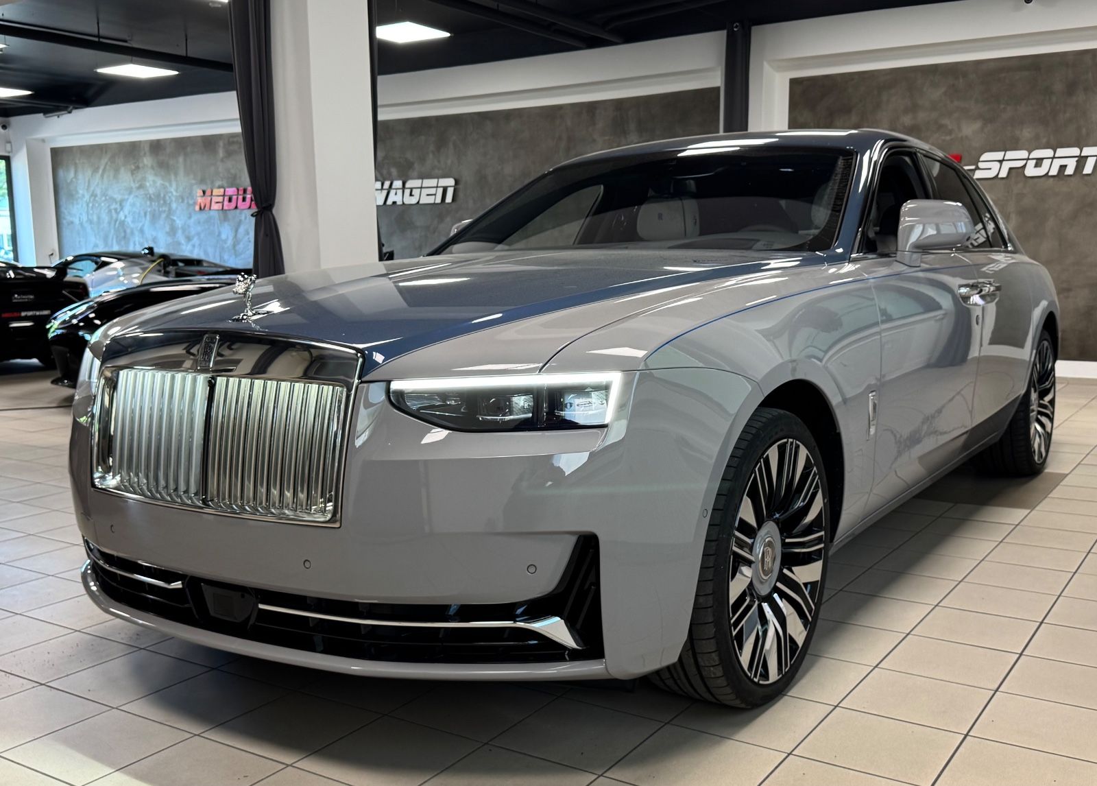 Fahrzeugabbildung Rolls-Royce GHOST II FACELIFT EXCLUSIV DUO-TON 4SEAT 25 FULL