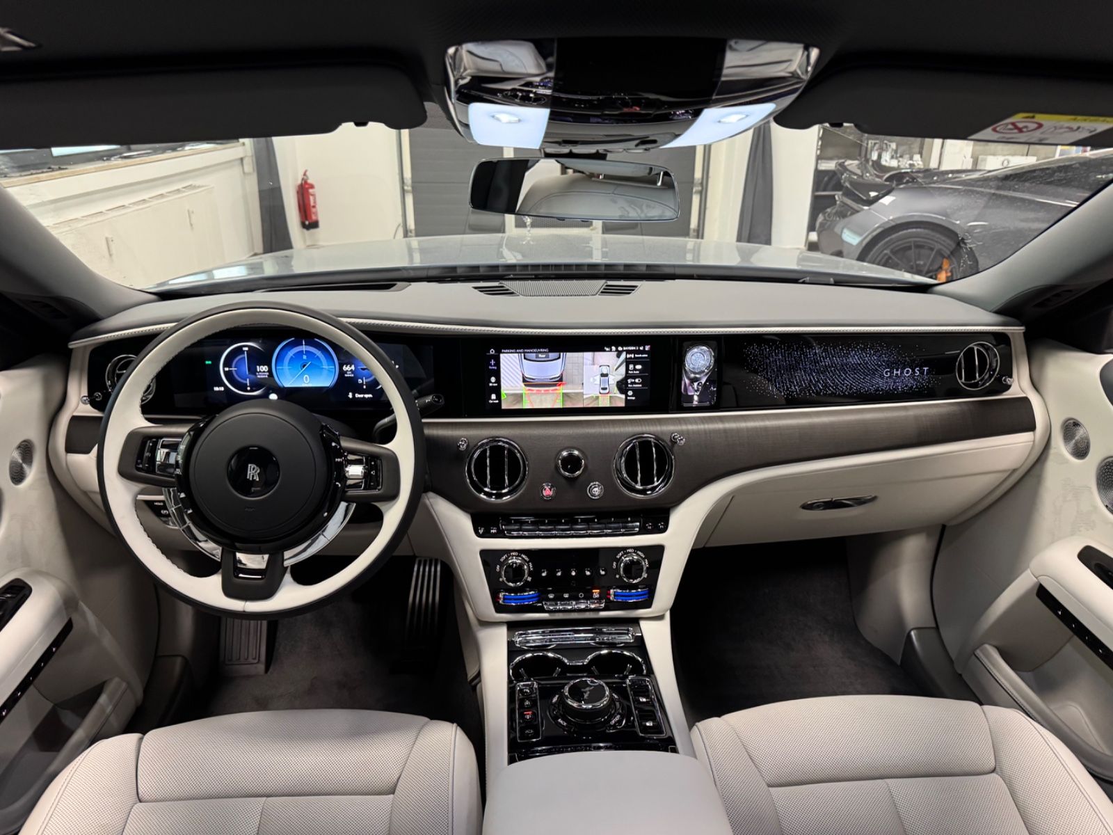 Fahrzeugabbildung Rolls-Royce GHOST II FACELIFT EXCLUSIV DUO-TON 4SEAT 25 FULL
