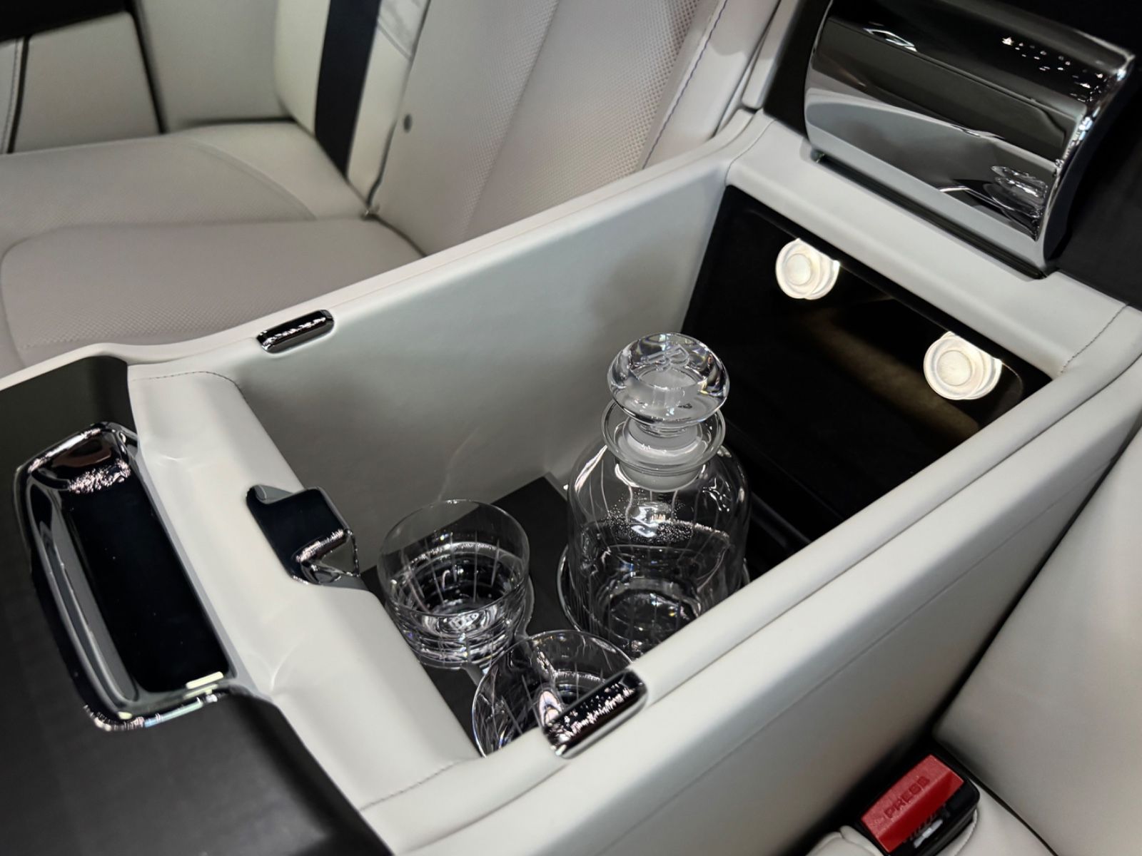 Fahrzeugabbildung Rolls-Royce GHOST II FACELIFT EXCLUSIV DUO-TON 4SEAT 25 FULL