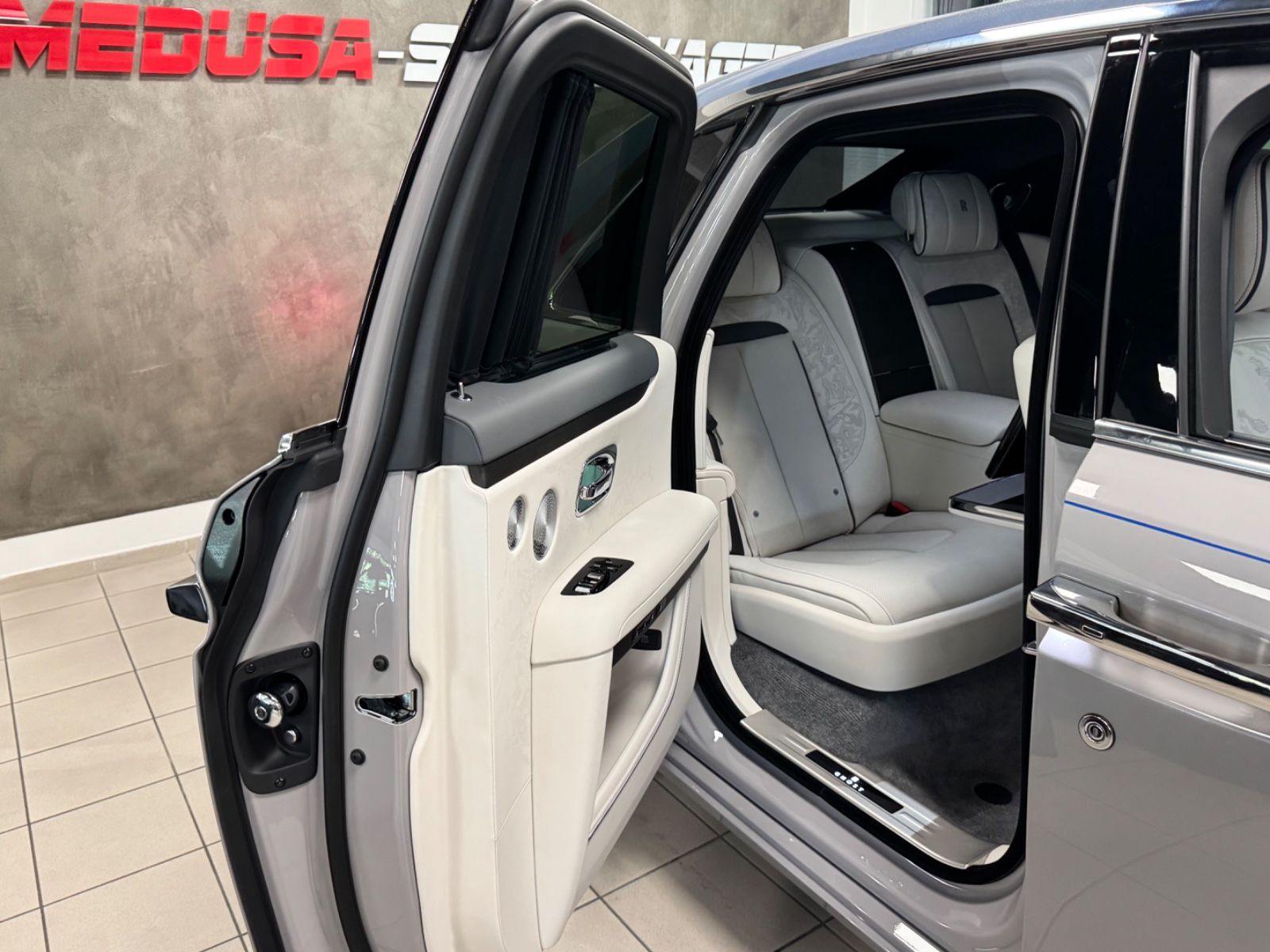 Fahrzeugabbildung Rolls-Royce GHOST II FACELIFT EXCLUSIV DUO-TON 4SEAT 25 FULL