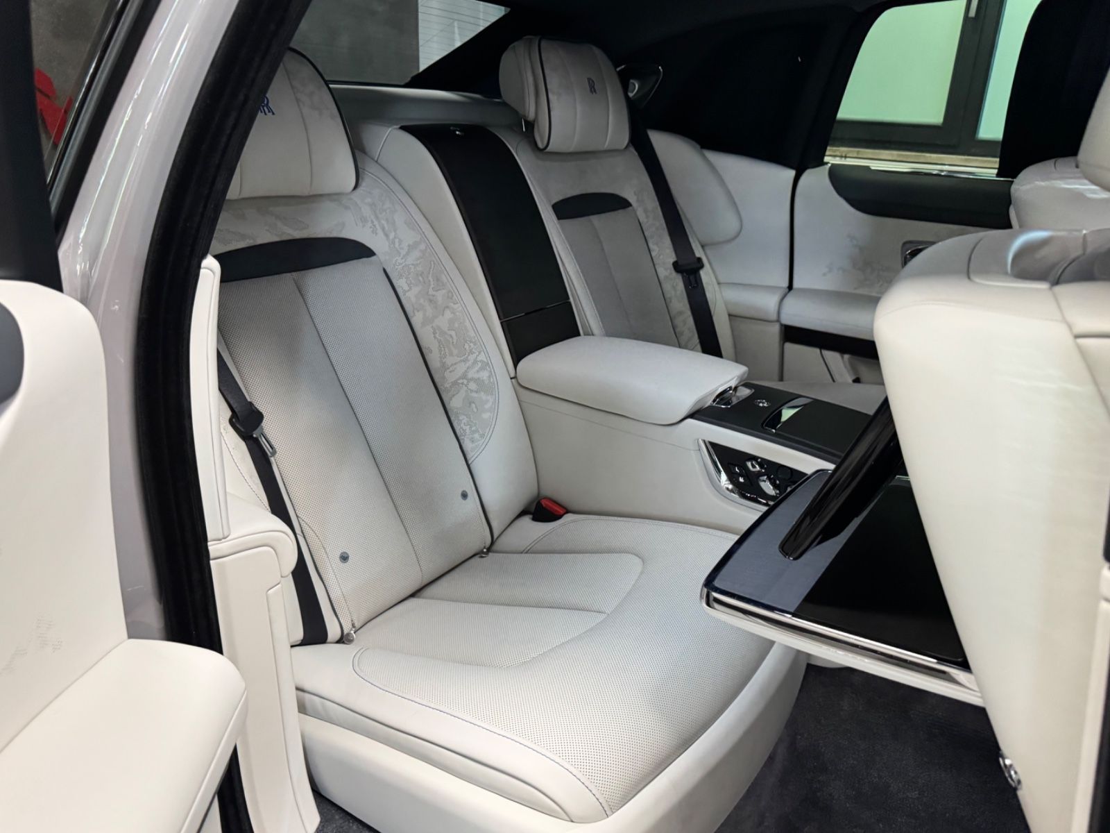 Fahrzeugabbildung Rolls-Royce GHOST II FACELIFT EXCLUSIV DUO-TON 4SEAT 25 FULL