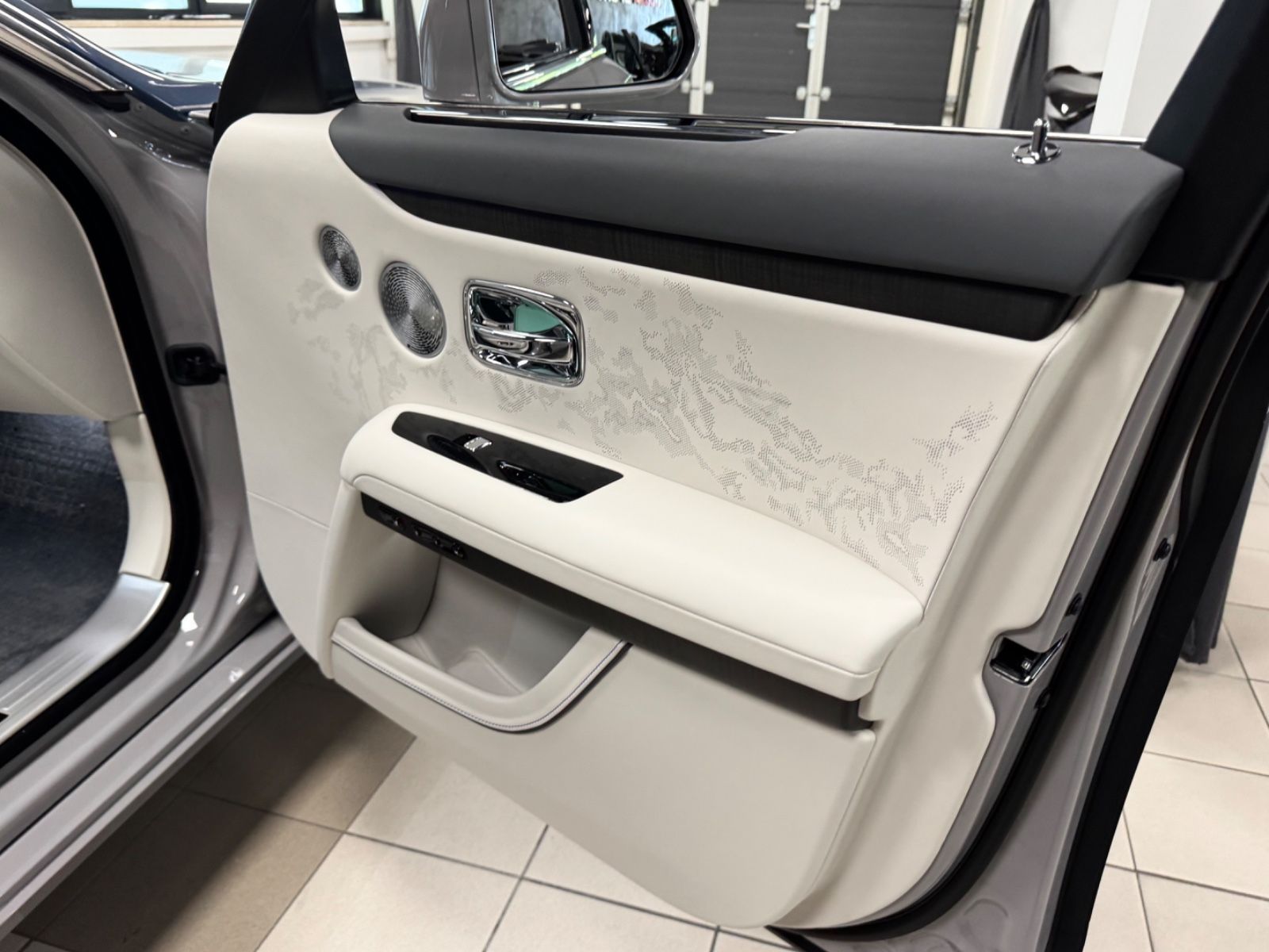 Fahrzeugabbildung Rolls-Royce GHOST II FACELIFT EXCLUSIV DUO-TON 4SEAT 25 FULL